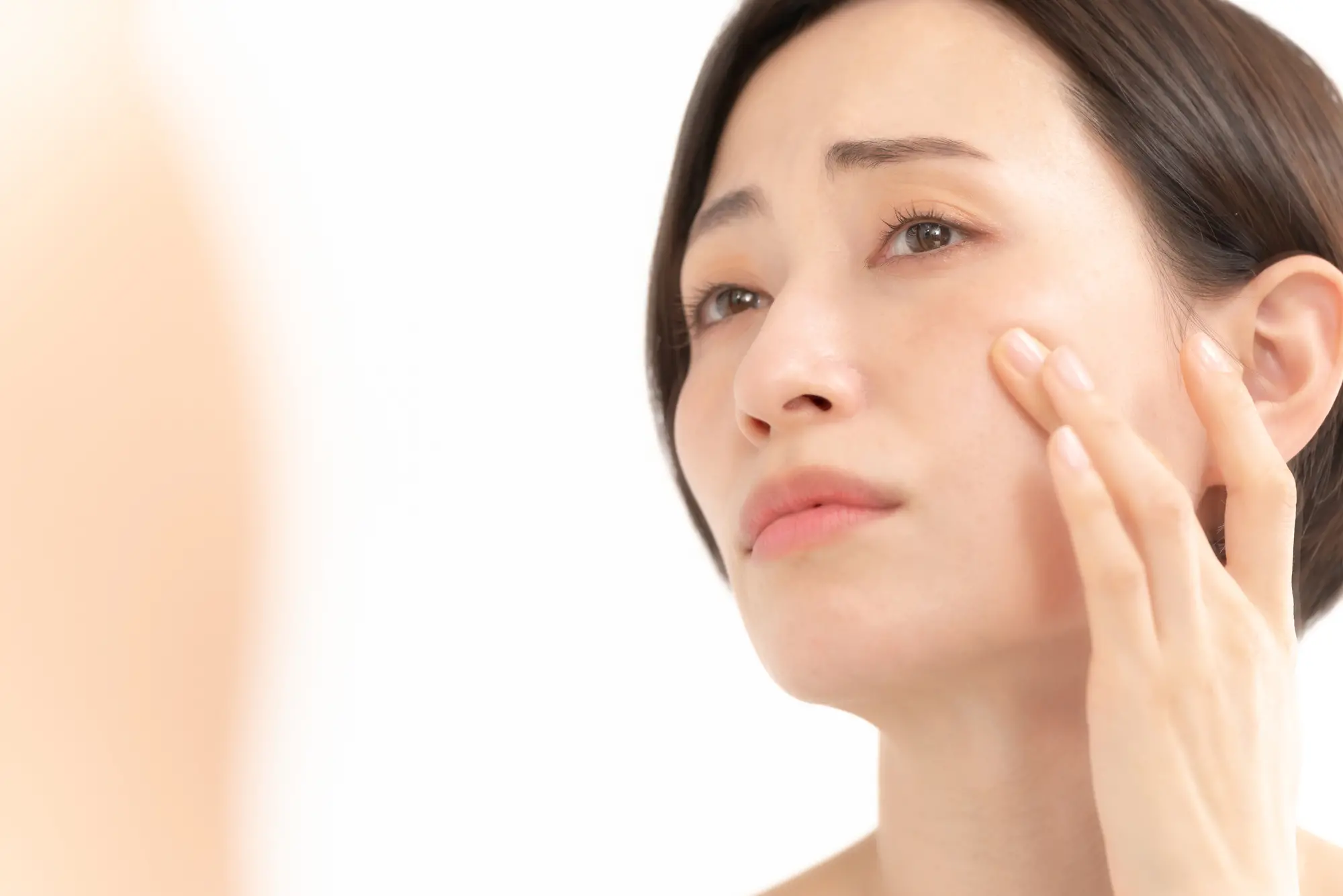 肌あれに悩む女性