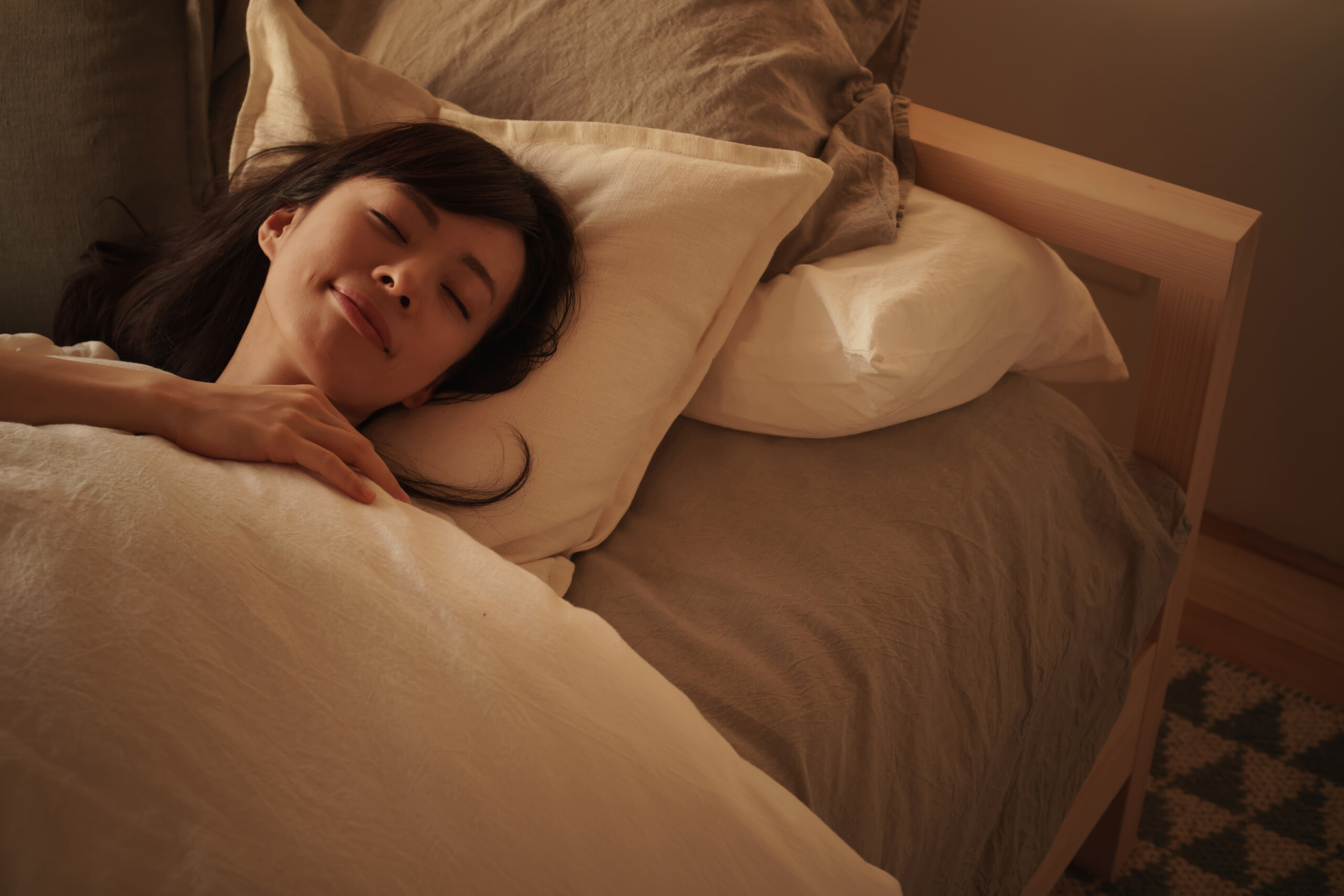 ぐっすり眠る女性