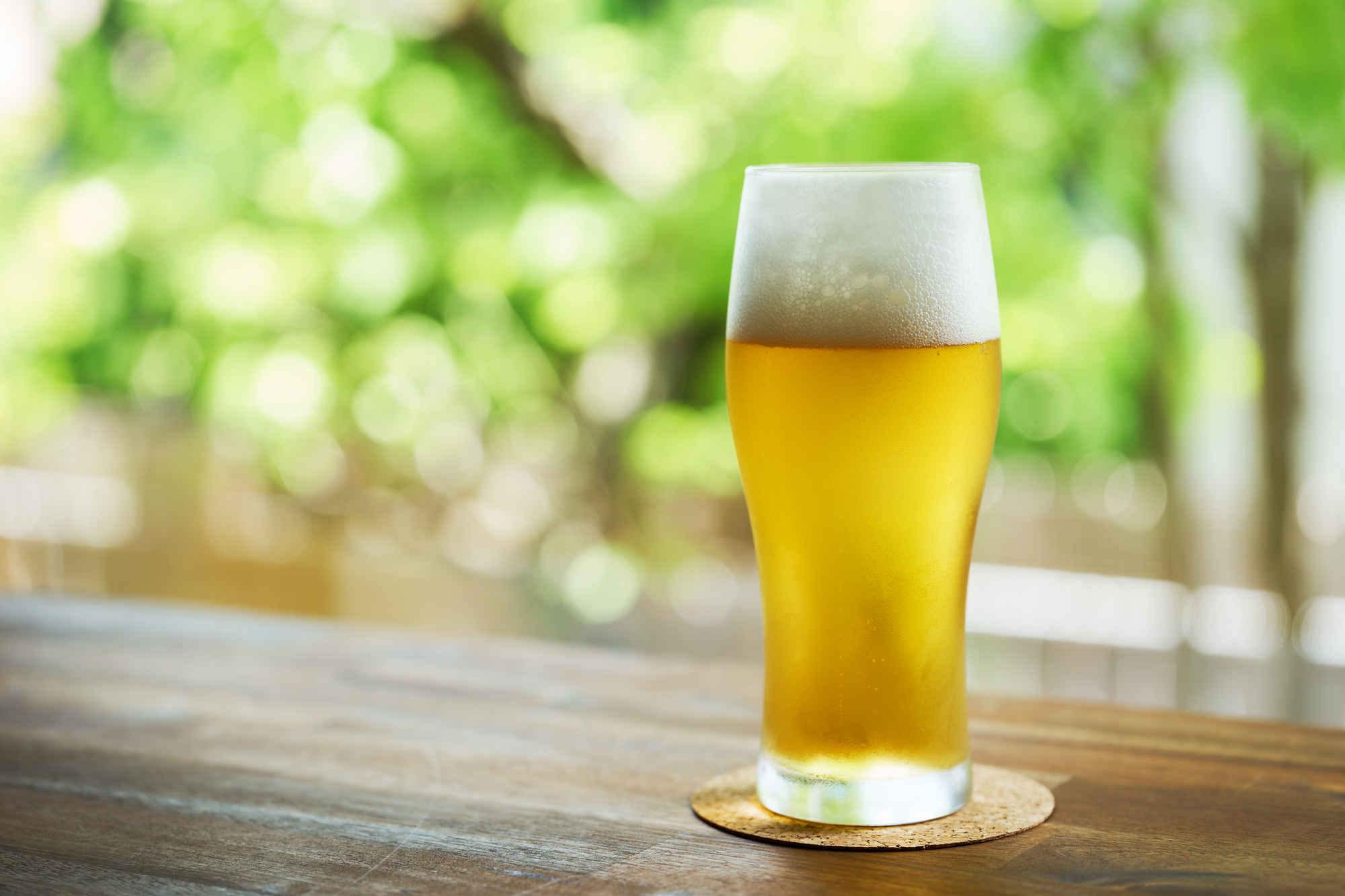 美味しそうな注ぎたてのビール