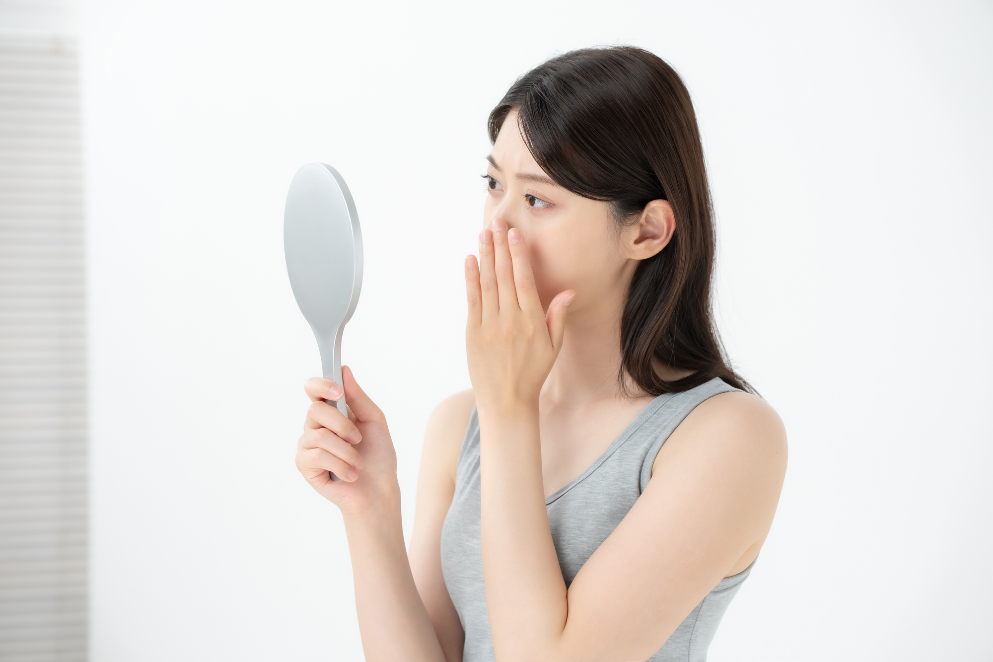 肌あれに悩む女性