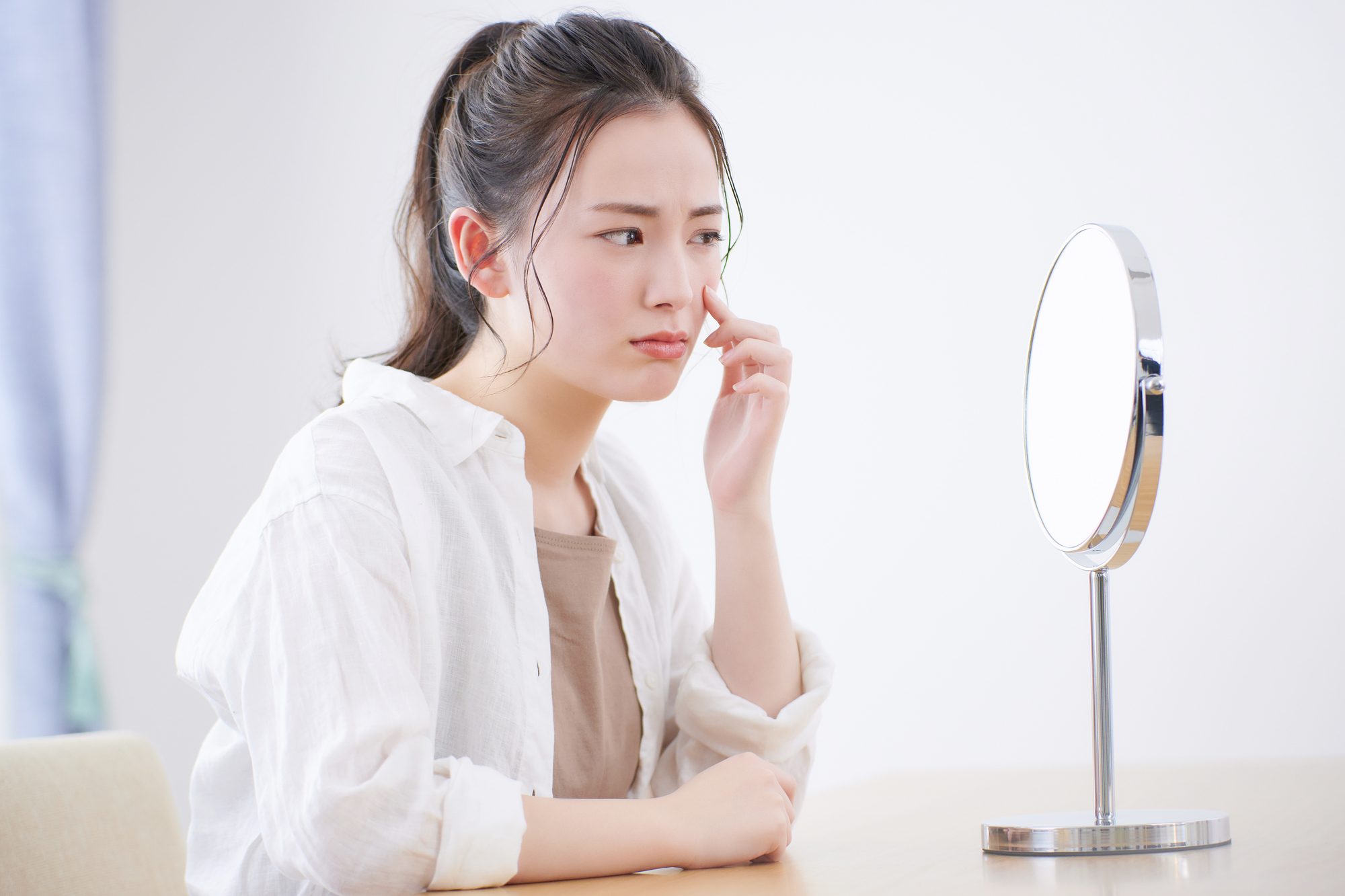 肌あれに悩む女性