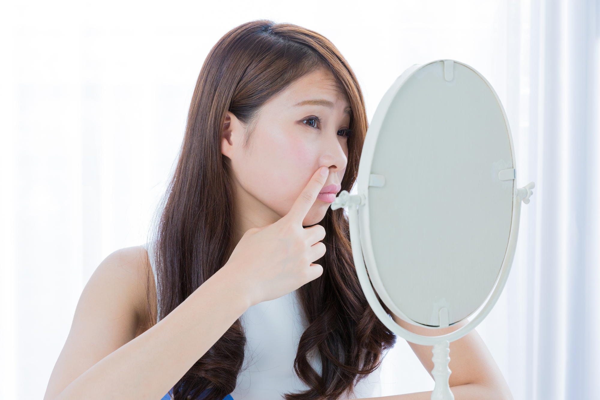 肌あれに悩む女性