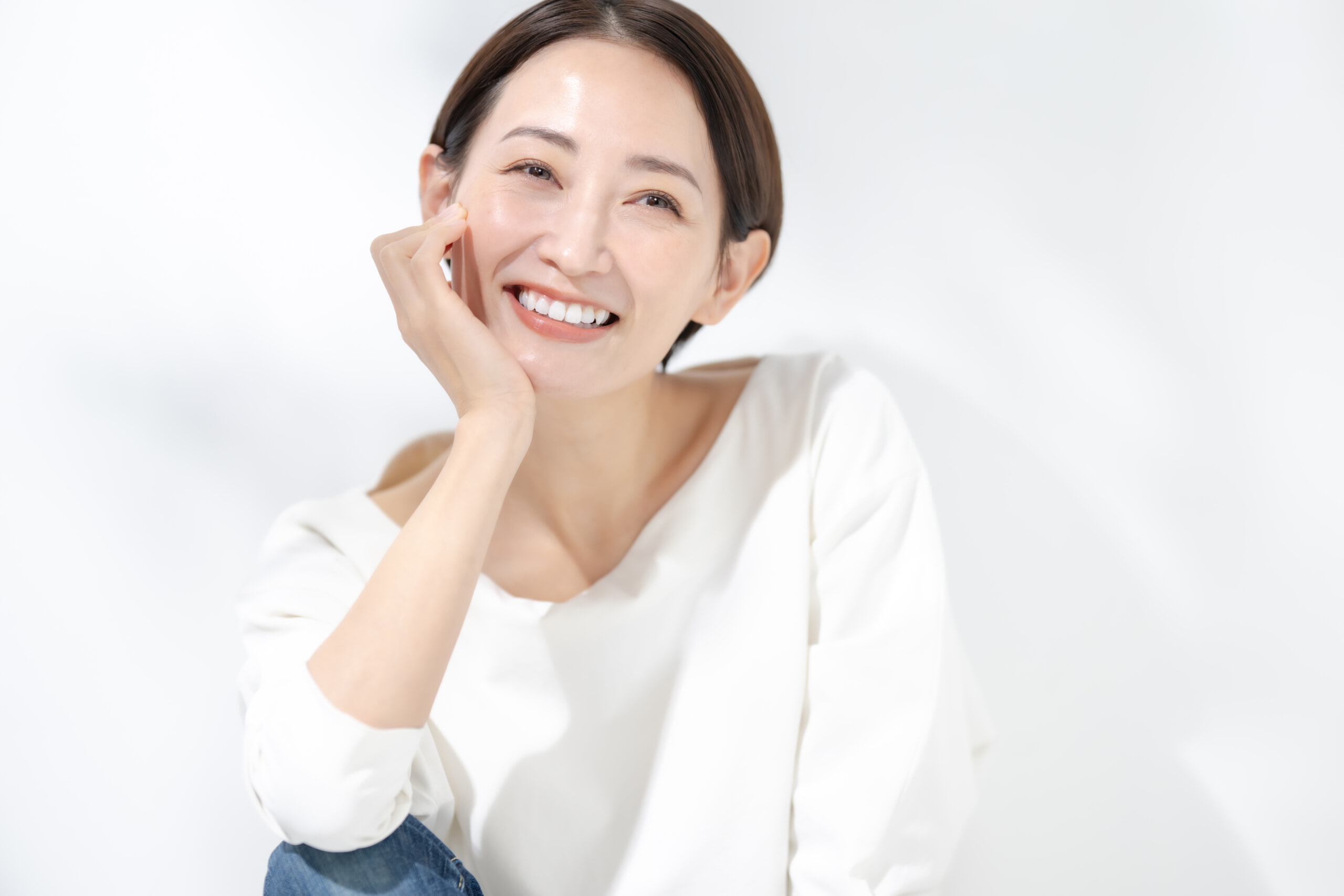 毛穴トラブルのない、なめらかな陶器肌の女性