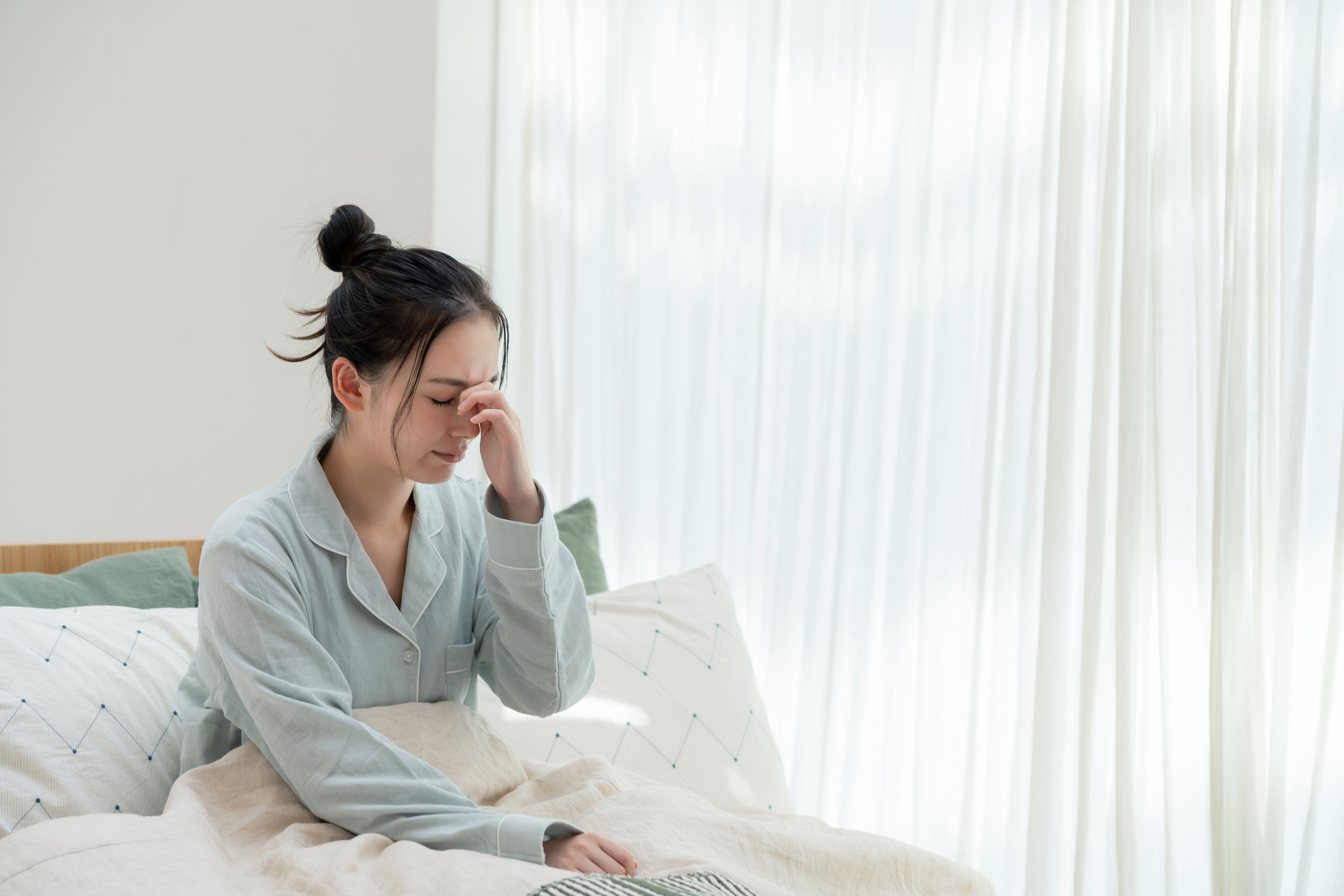 眠そうな女性