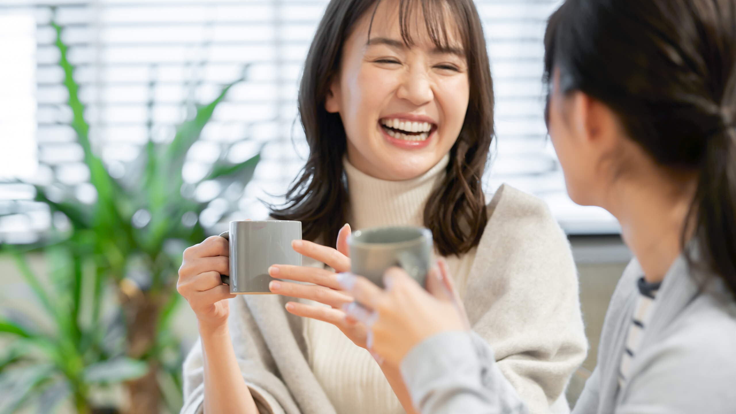 会話のはずむ女性