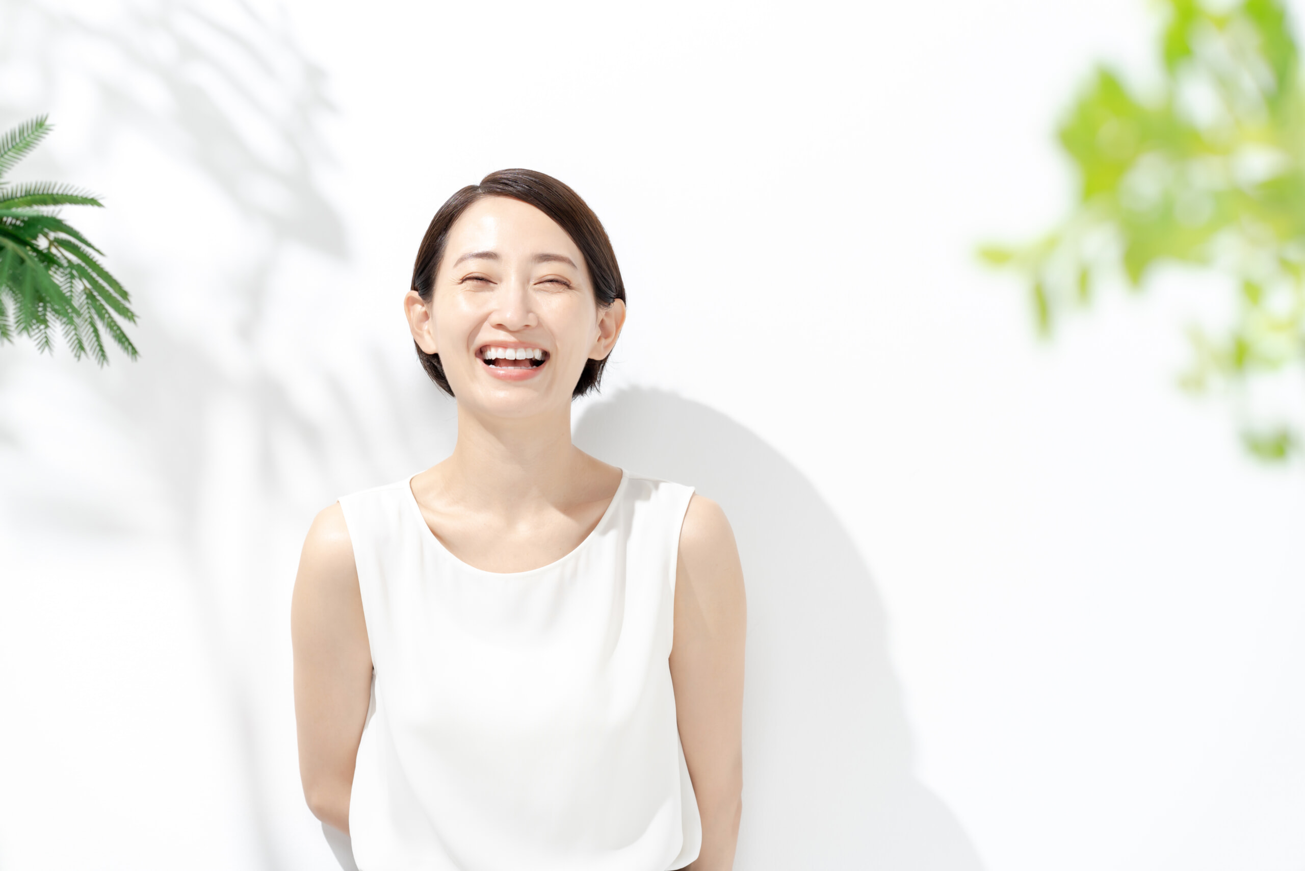 透明感のあるハツラツとした笑顔の女性