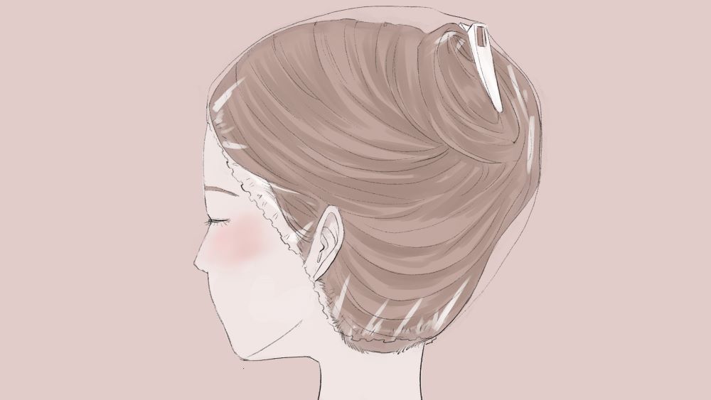 カラートリートメントをなじませて時間をおいている様子