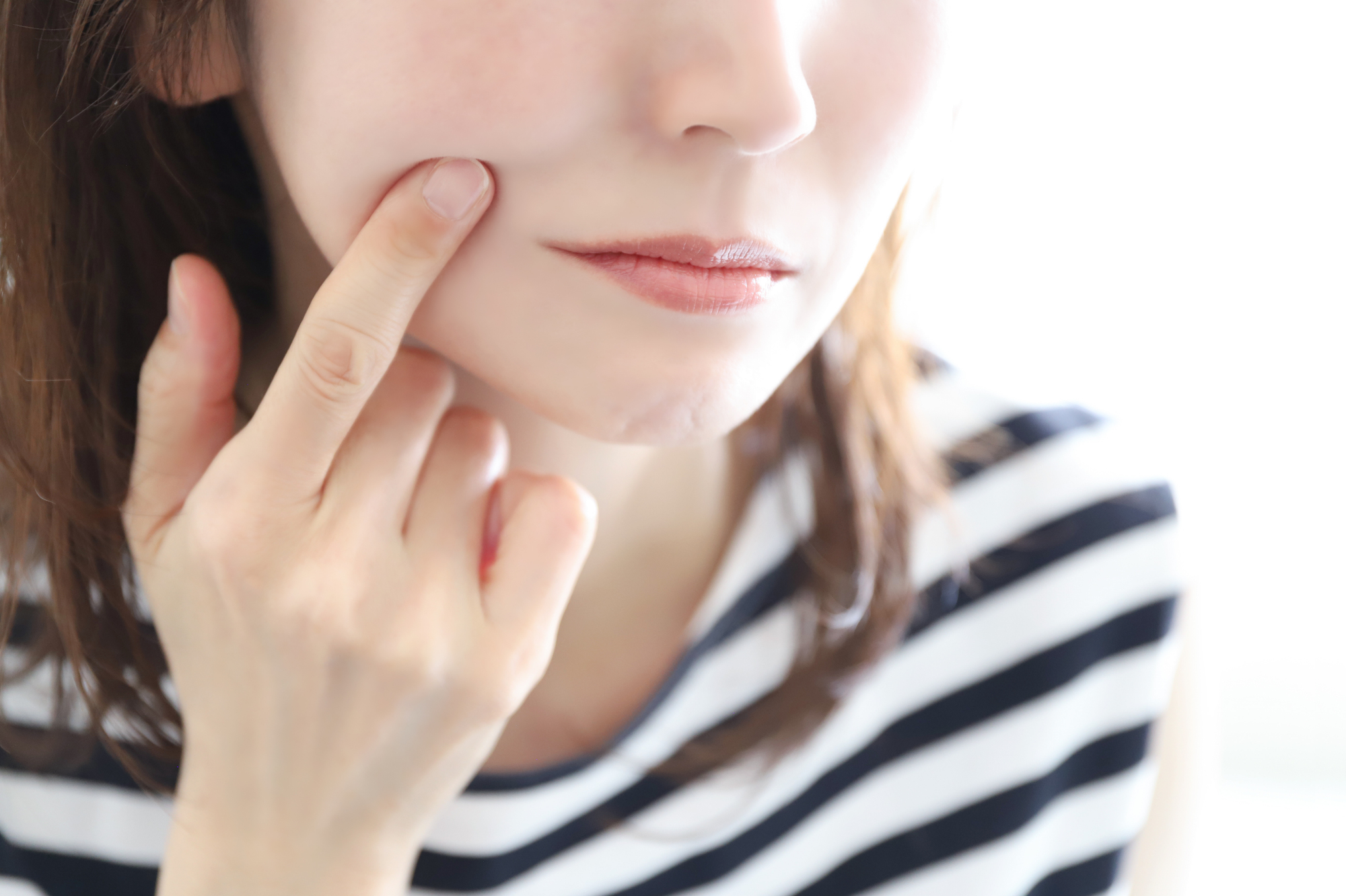 ほうれい線を気にする女性