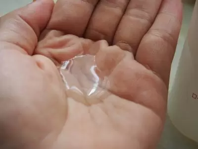 Tại sao các dẫn xuất của vitamin C lại có hiệu quả trong việc chăm sóc lỗ chân lông?