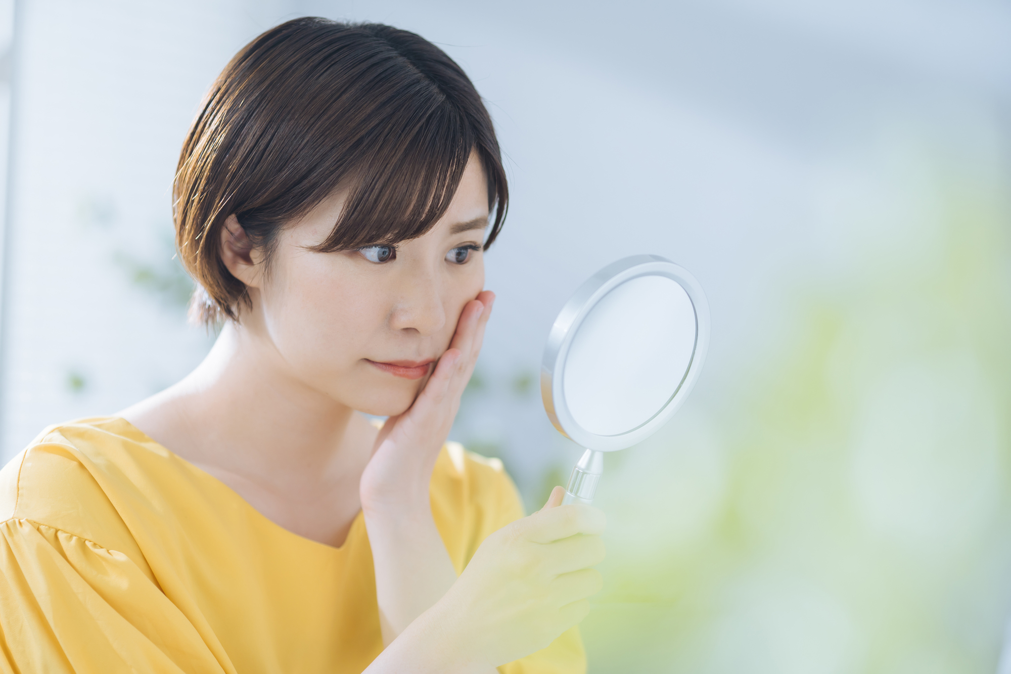 肌あれに悩む女性