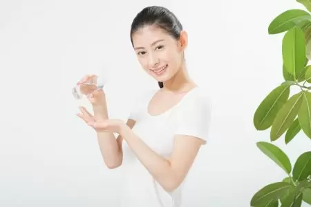 Nếu bạn đang ở độ tuổi 40, hãy chọn loại kem chống lão hóa phù hợp với làn da và lỗ chân lông của bạn.