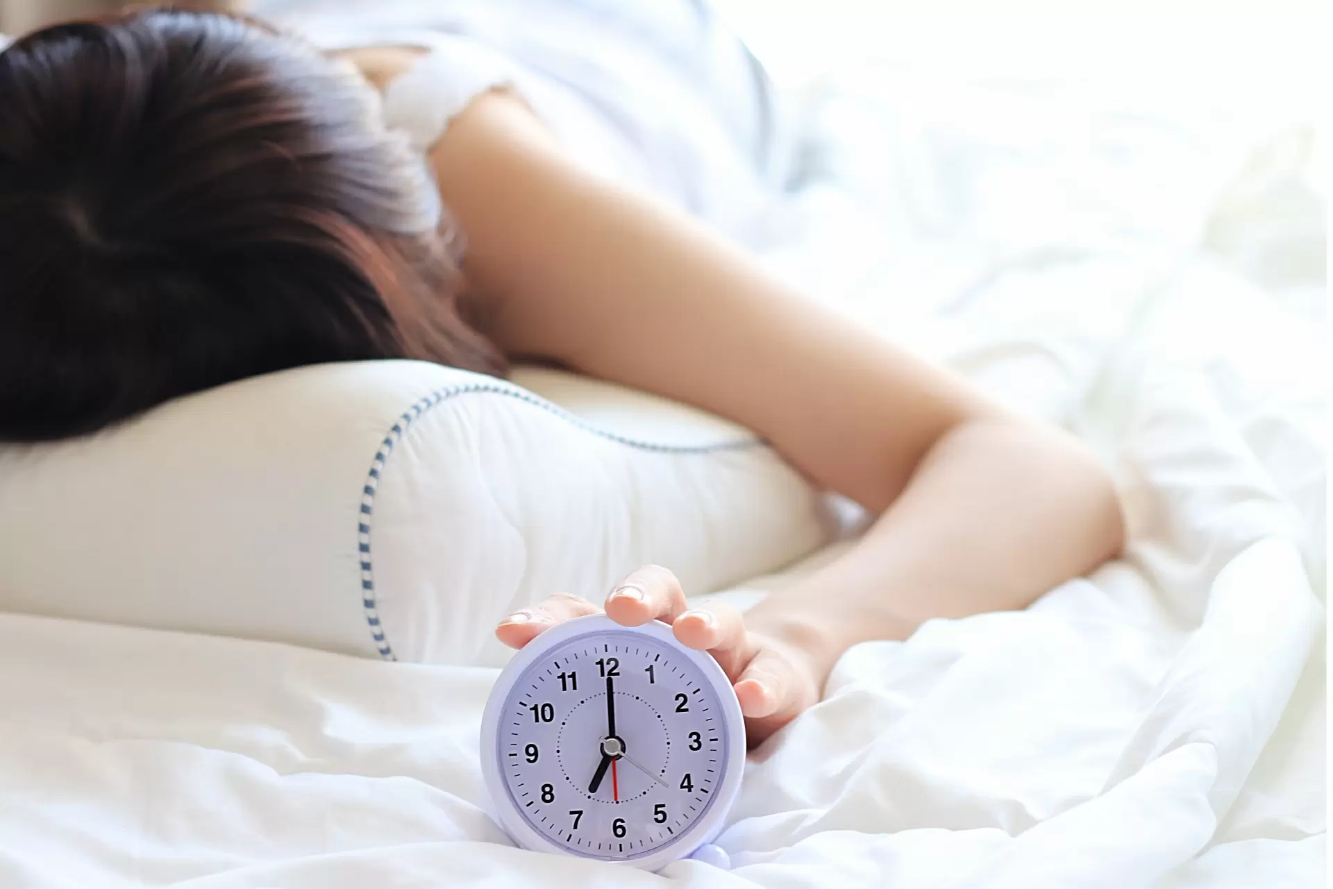 毛穴の黒ずみと寝不足は関係ある?