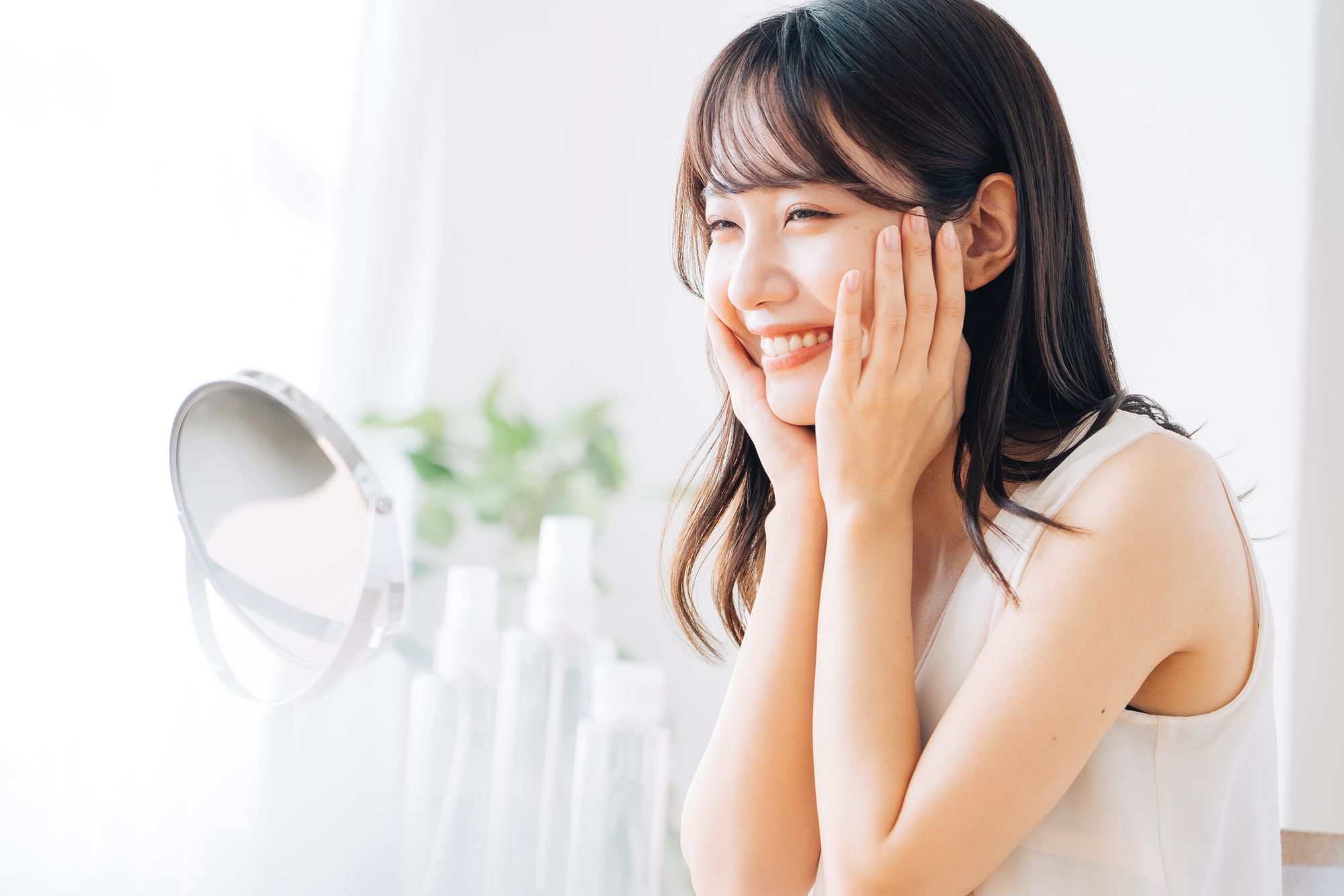 健やかな肌にうっとりする女性