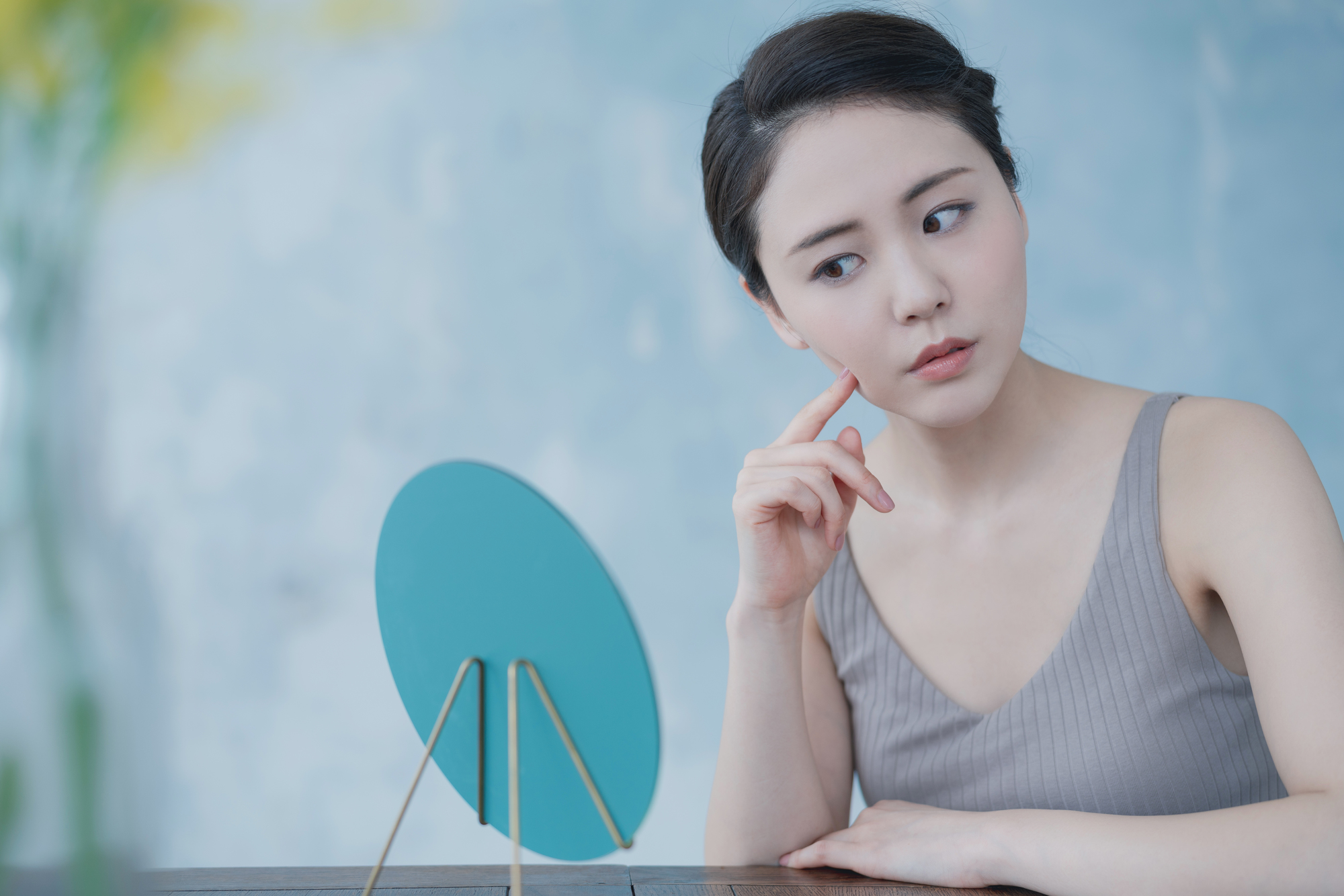 肌あれに悩む女性