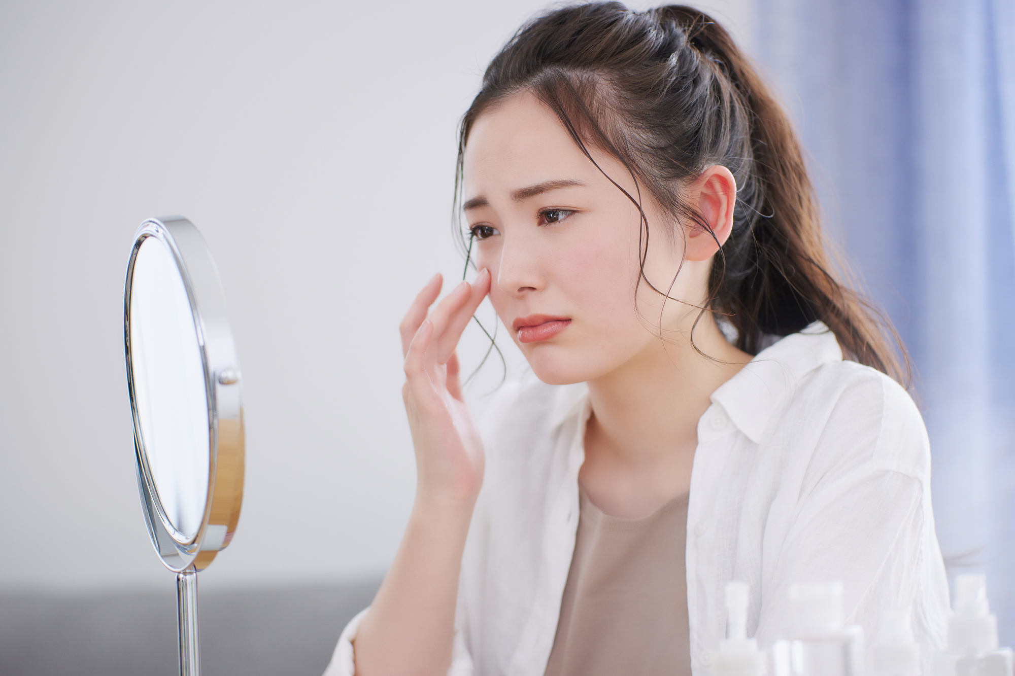 肌あれに悩む女性