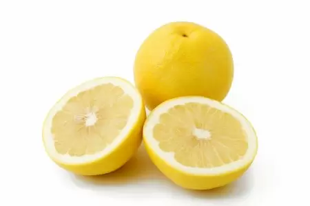 Điều này là do chiết xuất từ ​​quả bưởi được cho là có thể cải thiện chức năng hàng rào bảo vệ da.