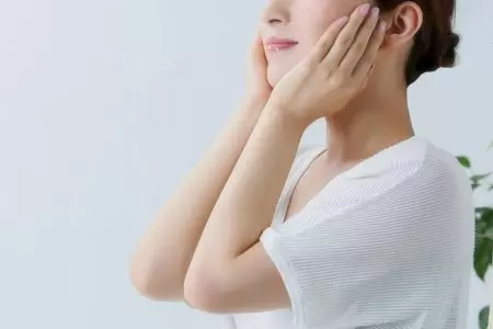 Tôi có thể làm gì để ngăn ngừa tình trạng da khô do điều hòa không khí?