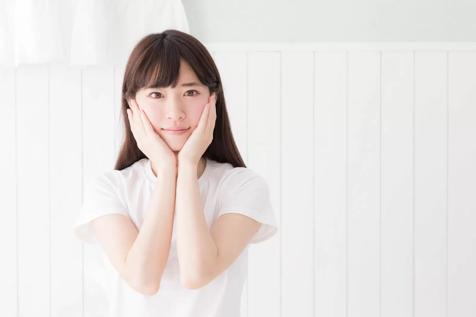 Nguyên nhân nào khiến da mất độ ẩm và trở nên khô?