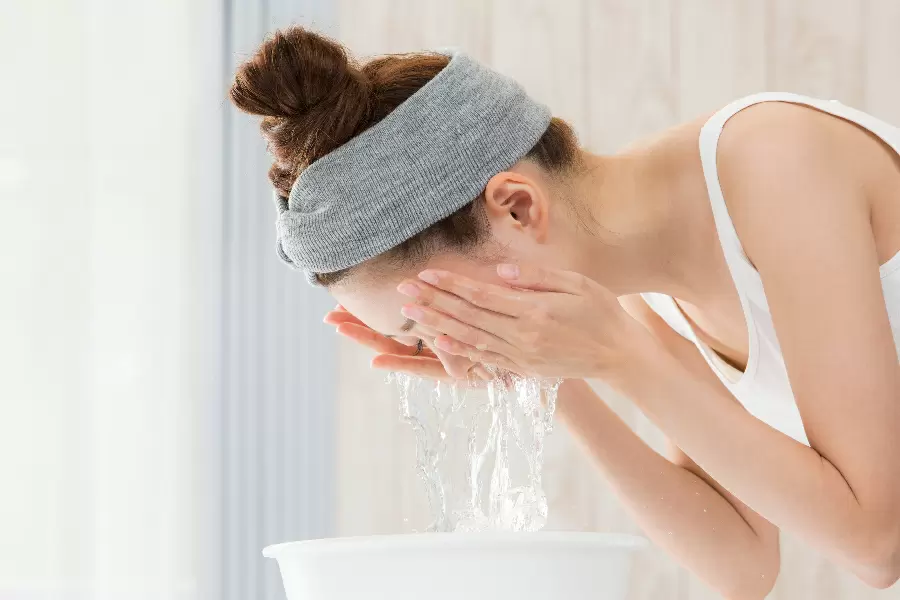 Tại sao bạn có thể tẩy trang ngay cả khi tay ướt