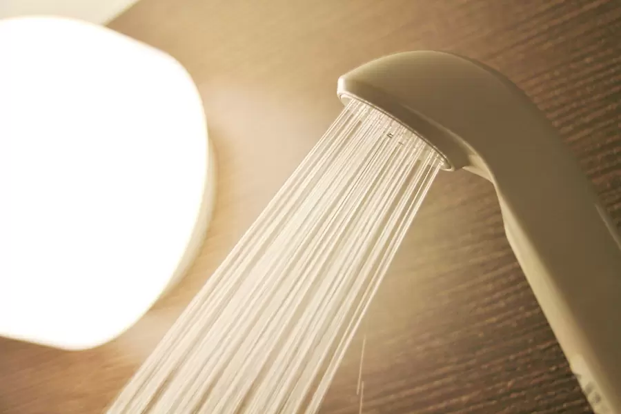 Ưu và nhược điểm của việc tẩy trang khi tắm