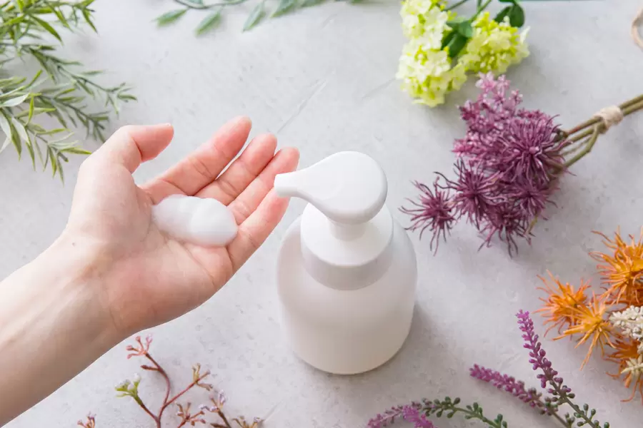 Tôi nên chọn loại nào: sữa rửa mặt, xà phòng cục, dạng bọt, v.v.?