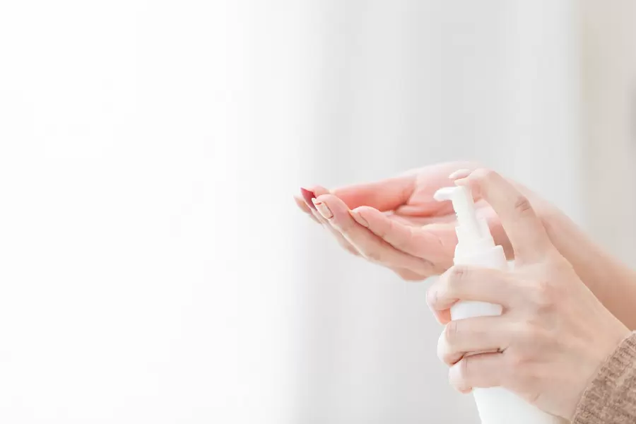 Dạng sữa dễ sử dụng ngay cả trên da nhạy cảm