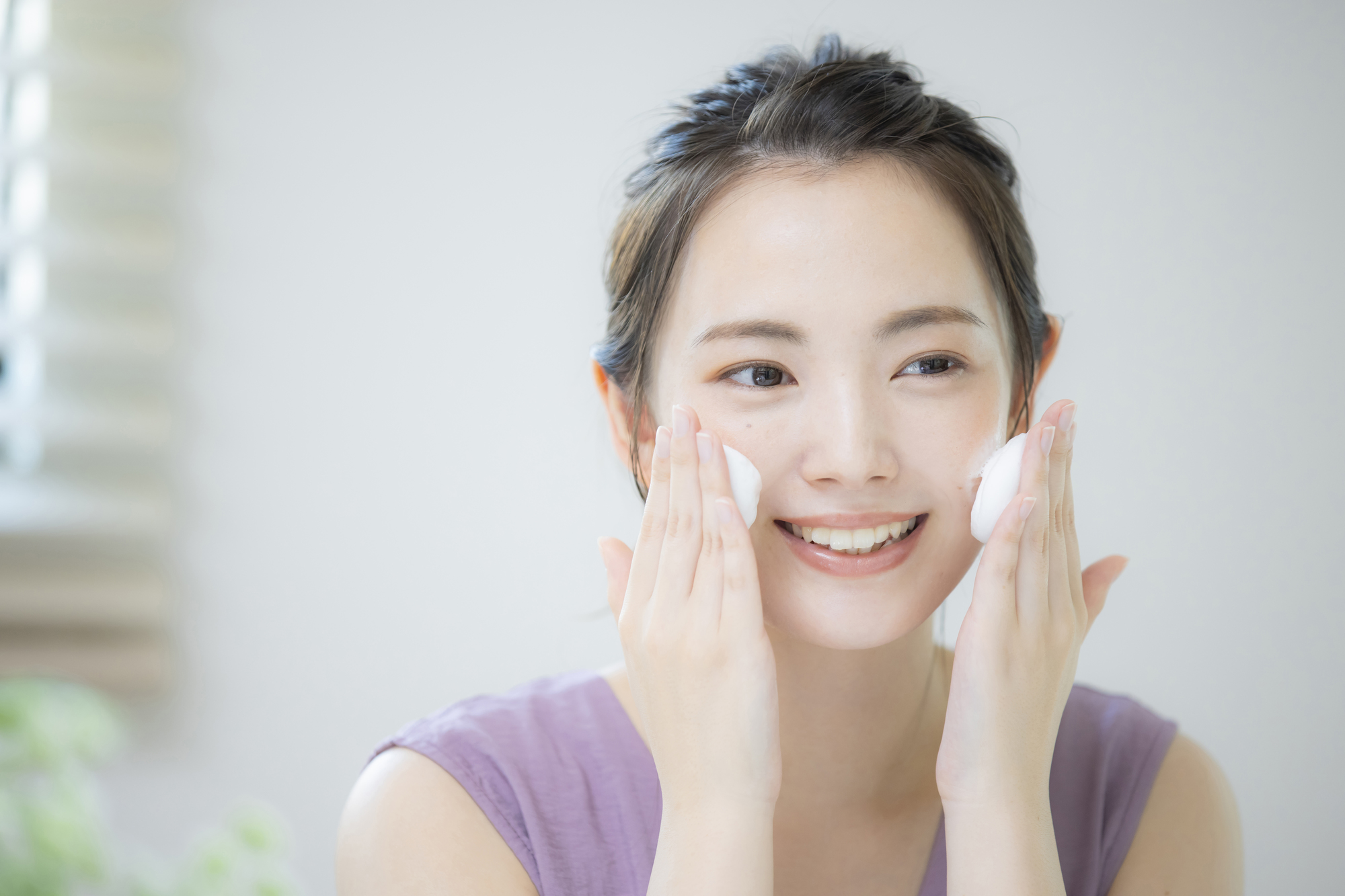 洗願する女性