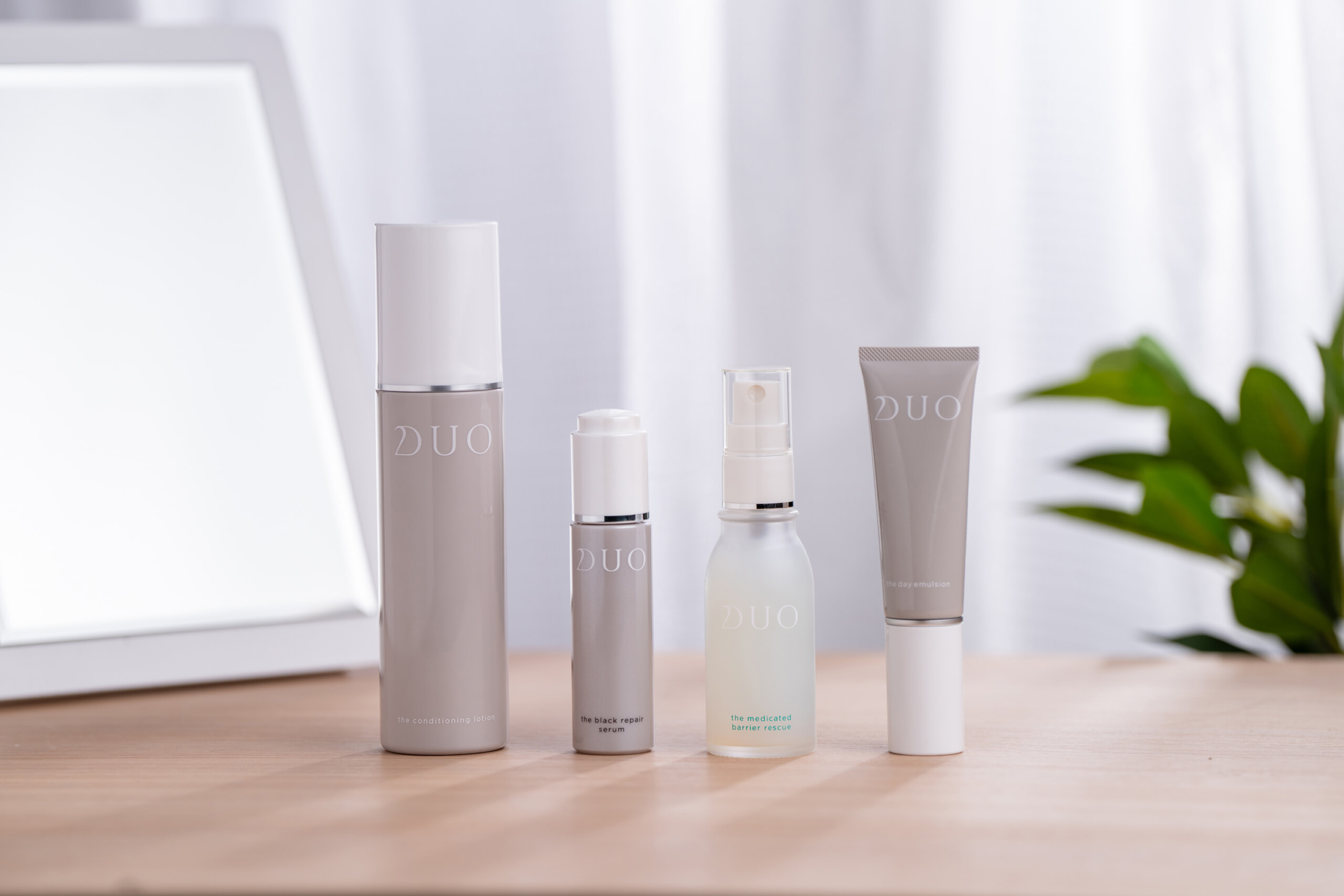角版写真_DUO ザ コンディショニングローション,DUO ザ ブラックリペア セラム,DUO ザ 薬用バリアレスキュー,DUO ザ デイエマルジョン