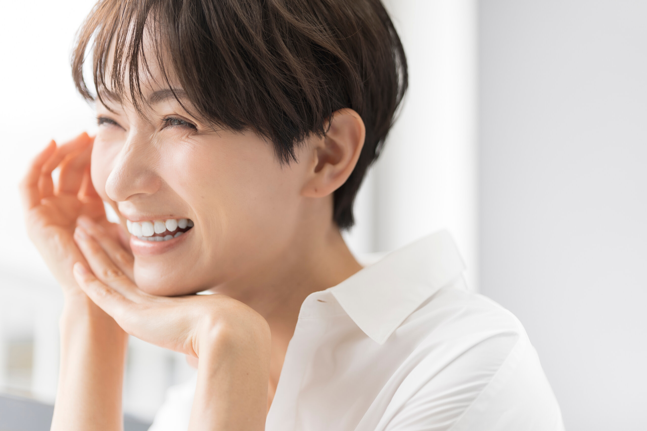 ハツラツとした女性の笑顔
