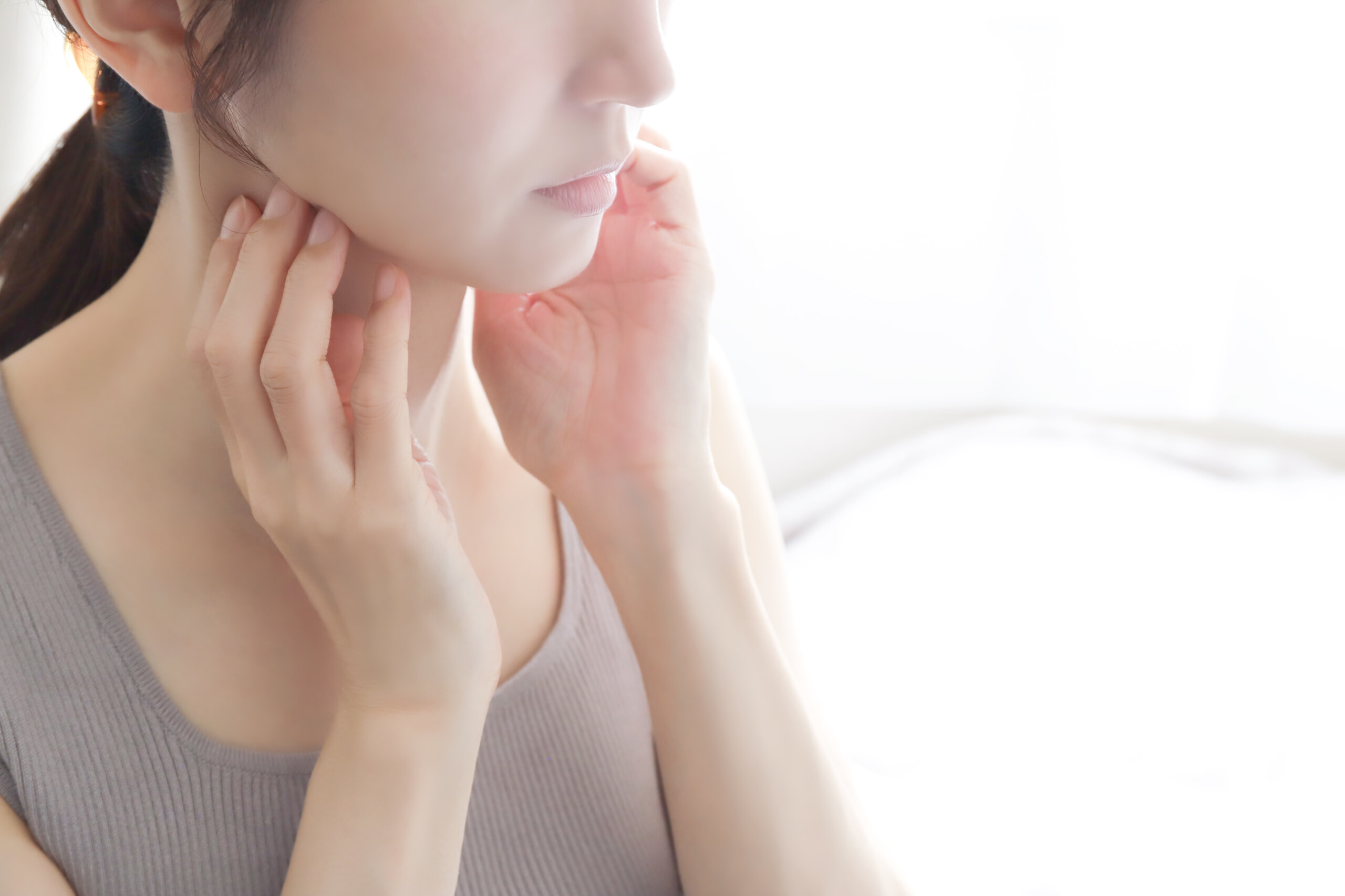 肌状態に不安を感じる女性