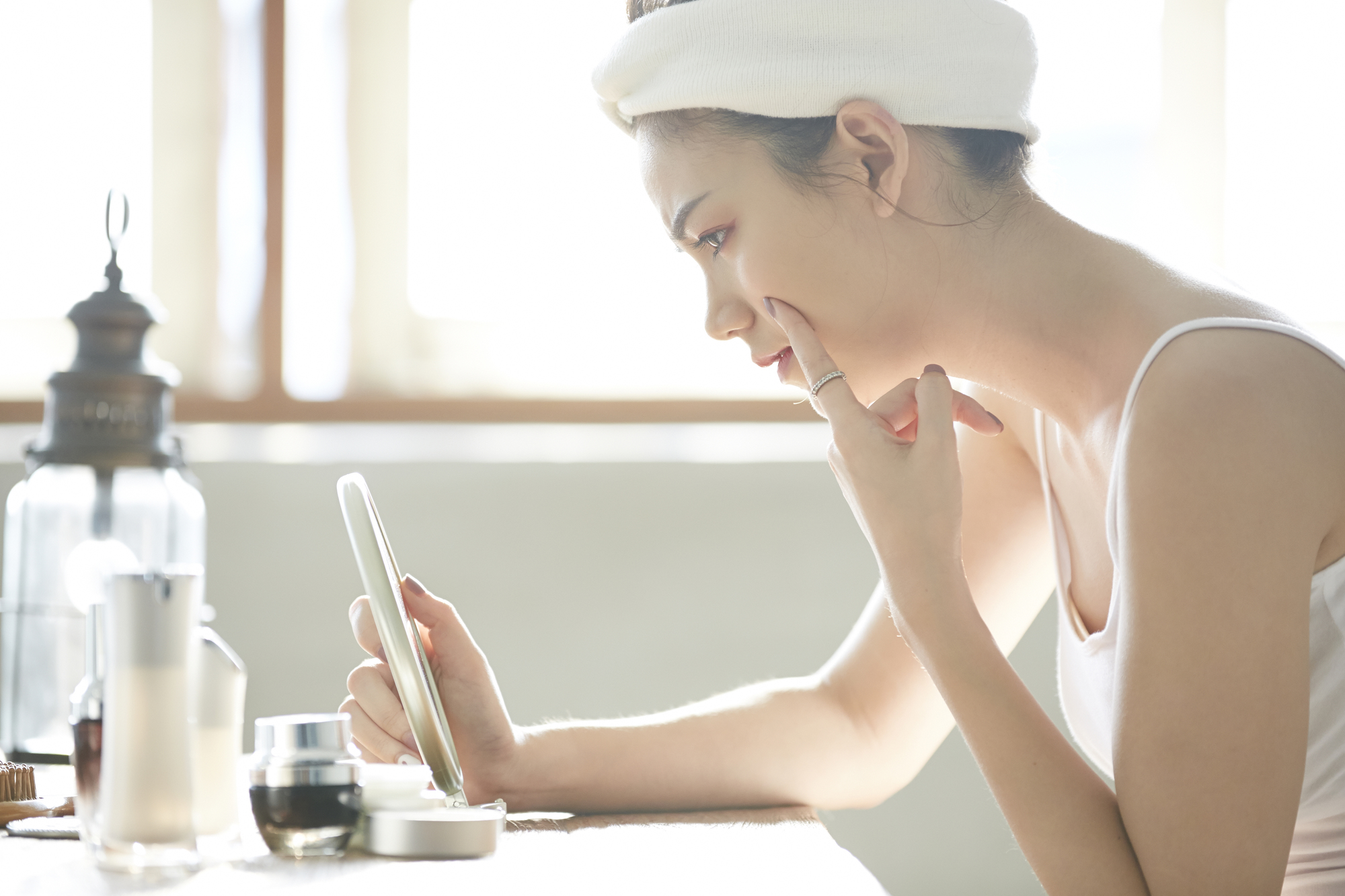 肌あれに悩む女性