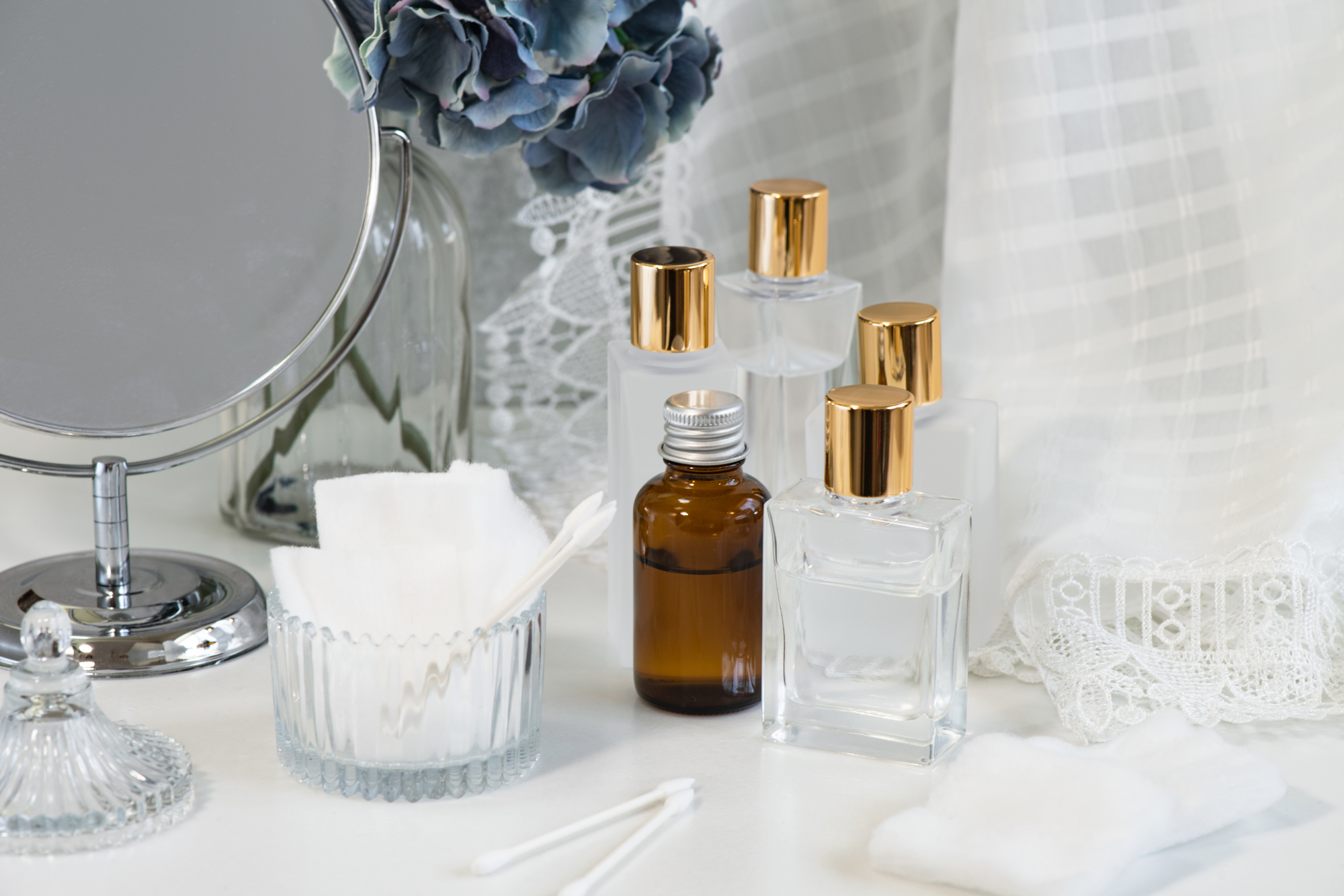 美容オイルと綿棒