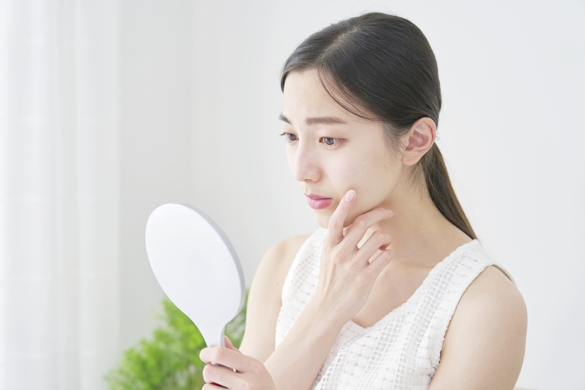 肌あれに悩む女性