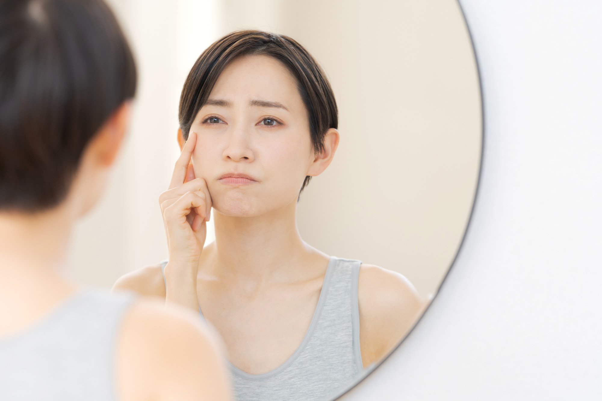 肌あれに悩む女性
