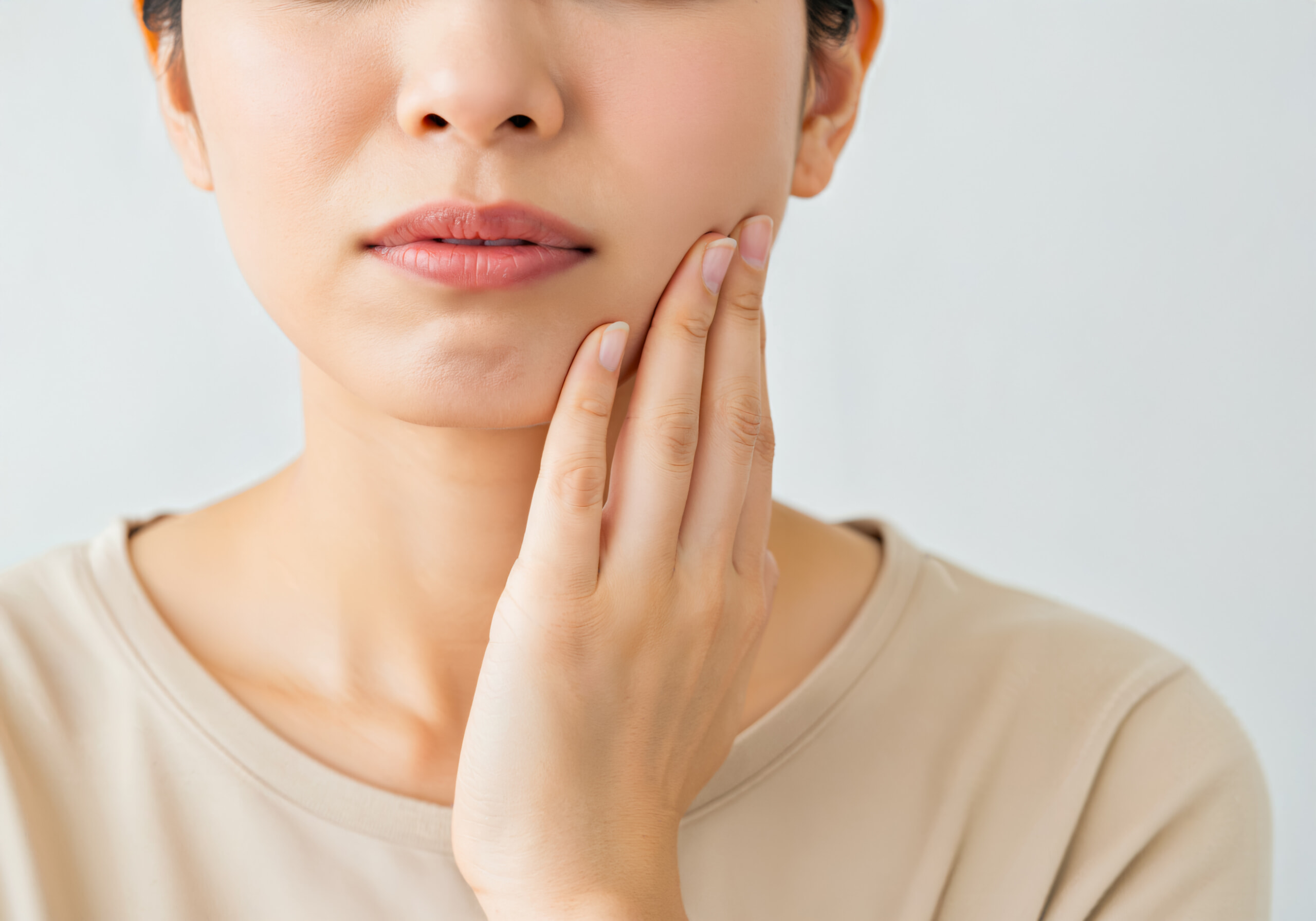 肌あれに悩む女性