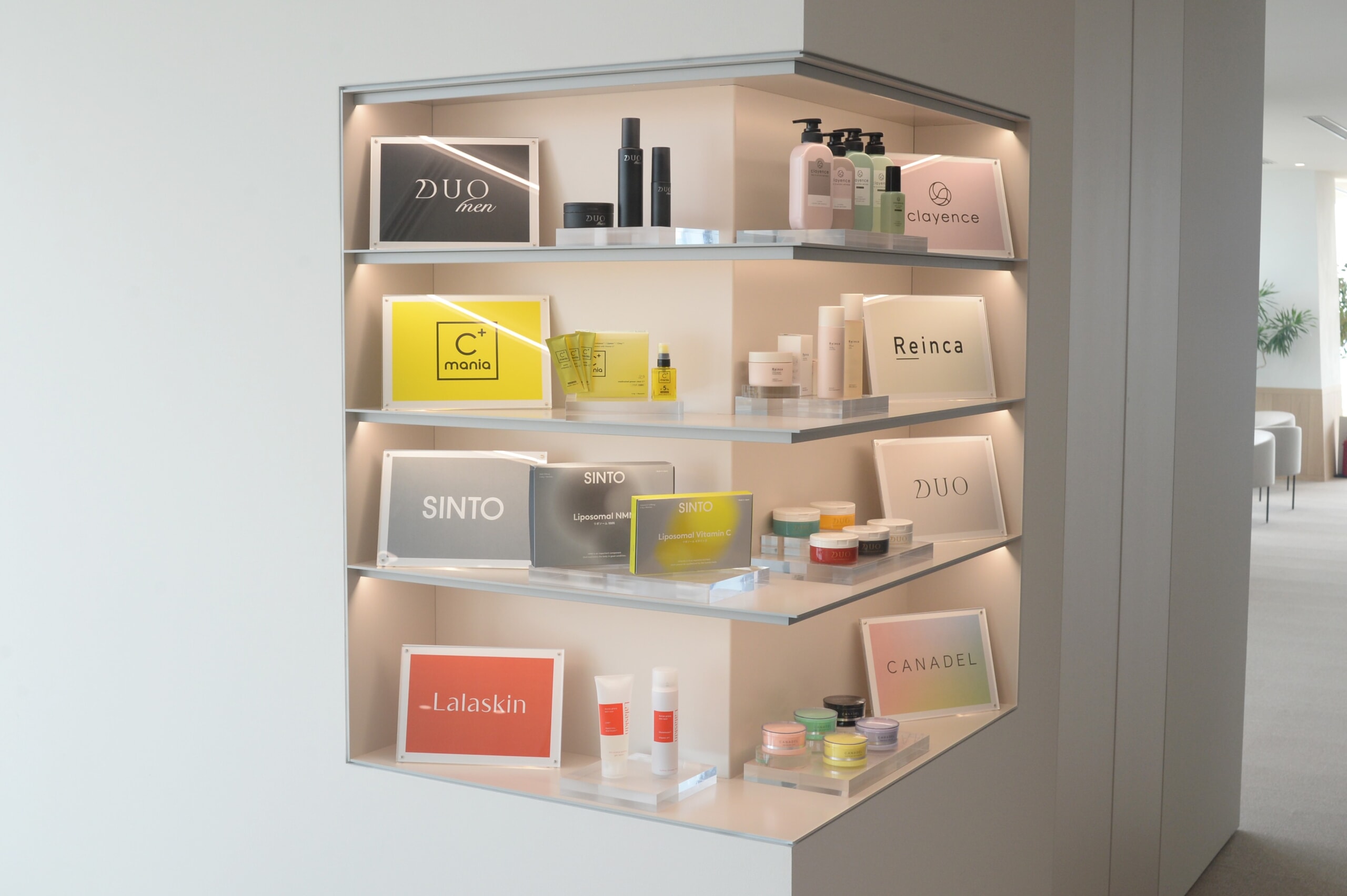 プレミアアンチエイジング_オフィス紹介_ディスプレイ