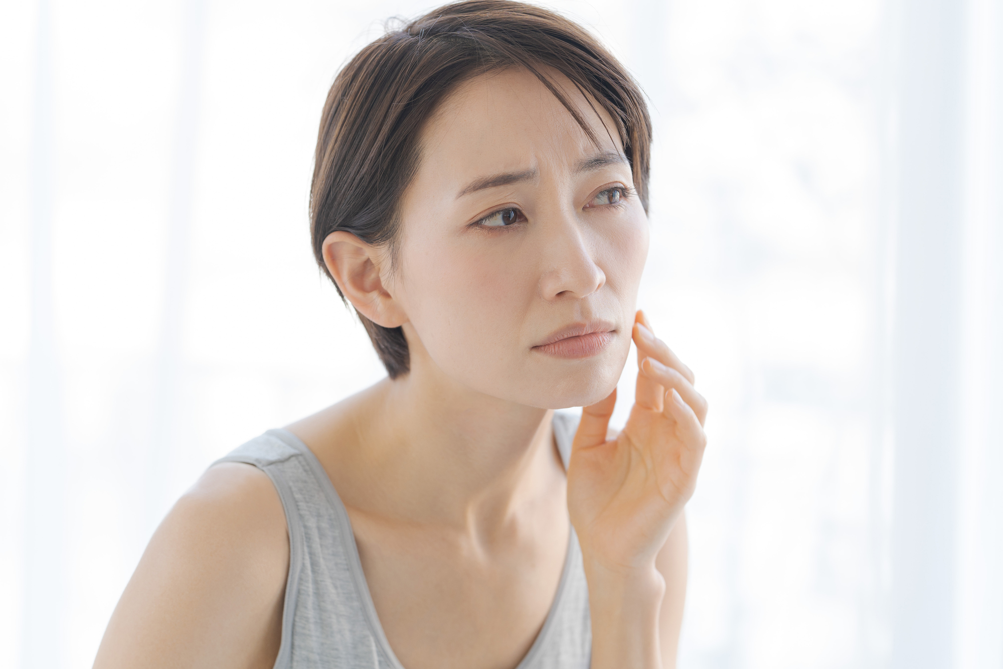 肌あれに悩む女性