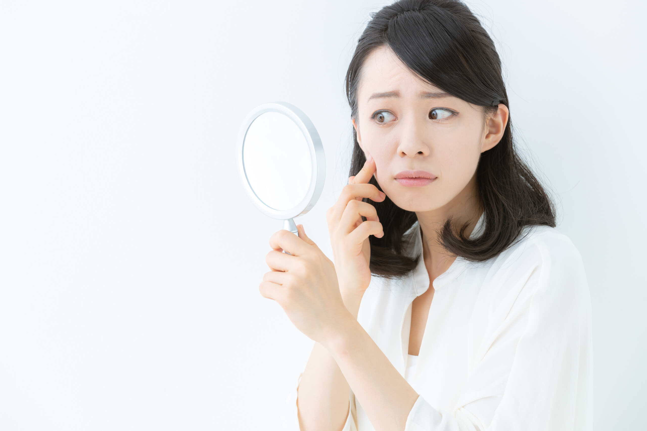 肌あれに悩む女性