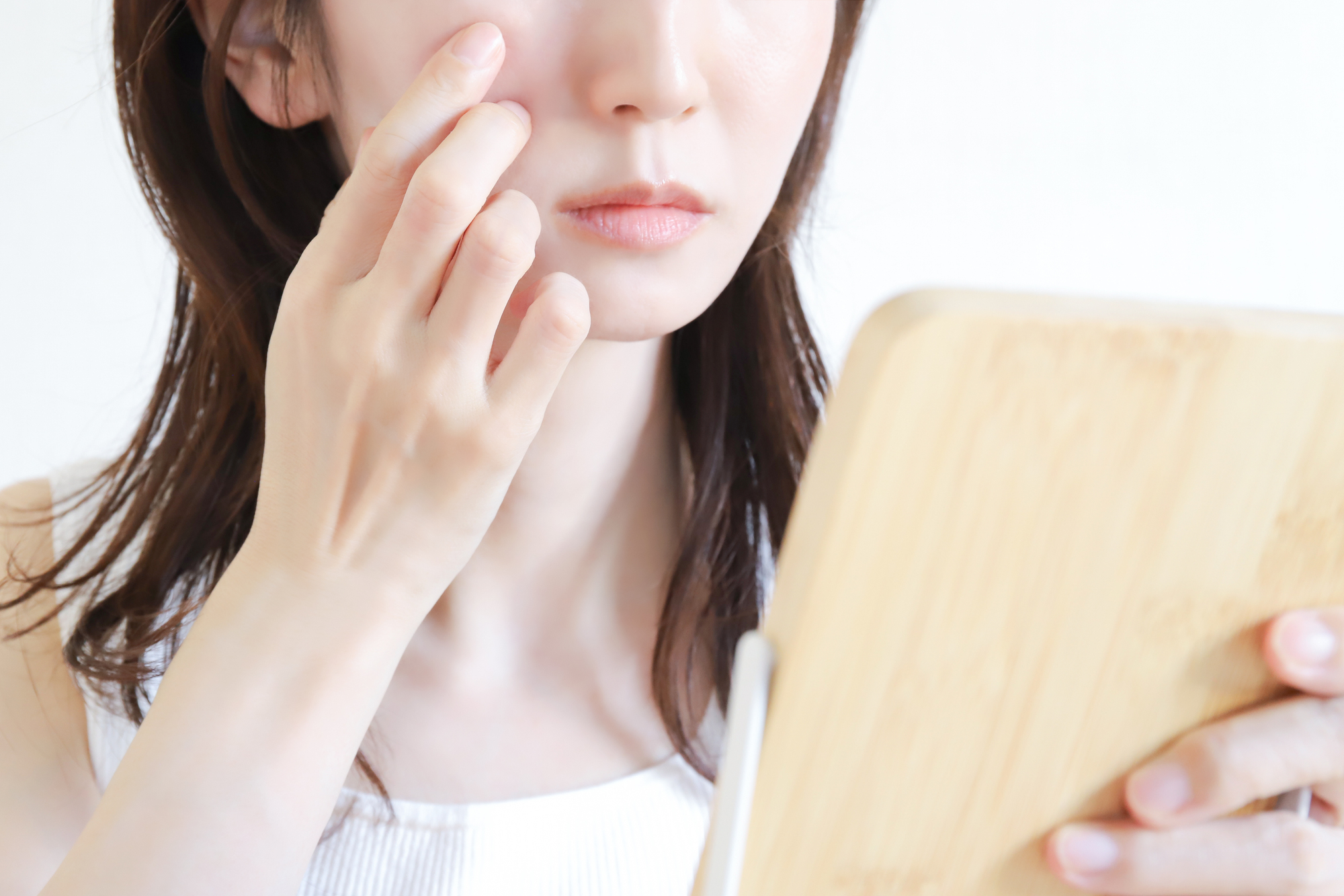 肌あれに悩む女性