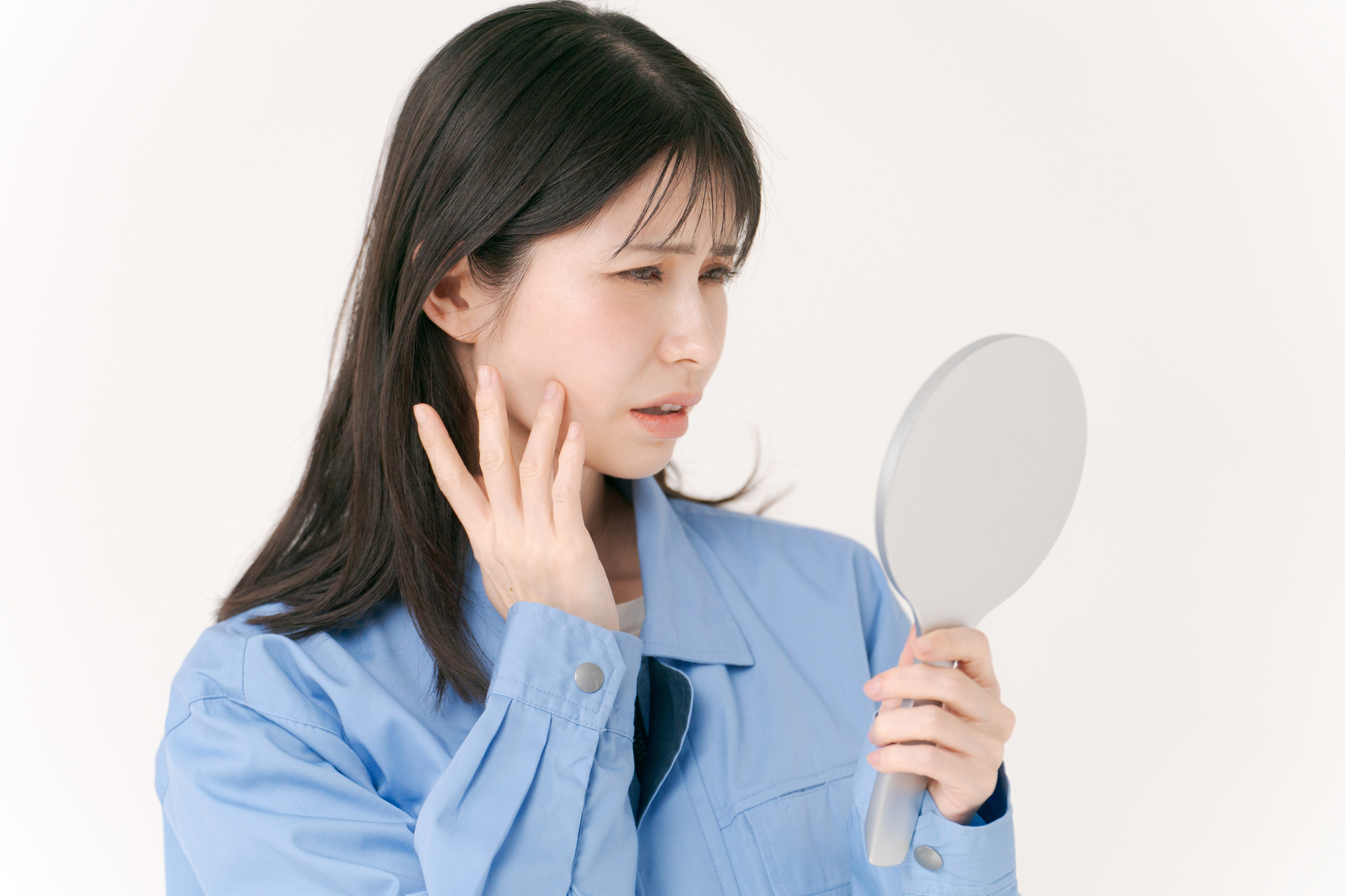 肌あれに悩む女性