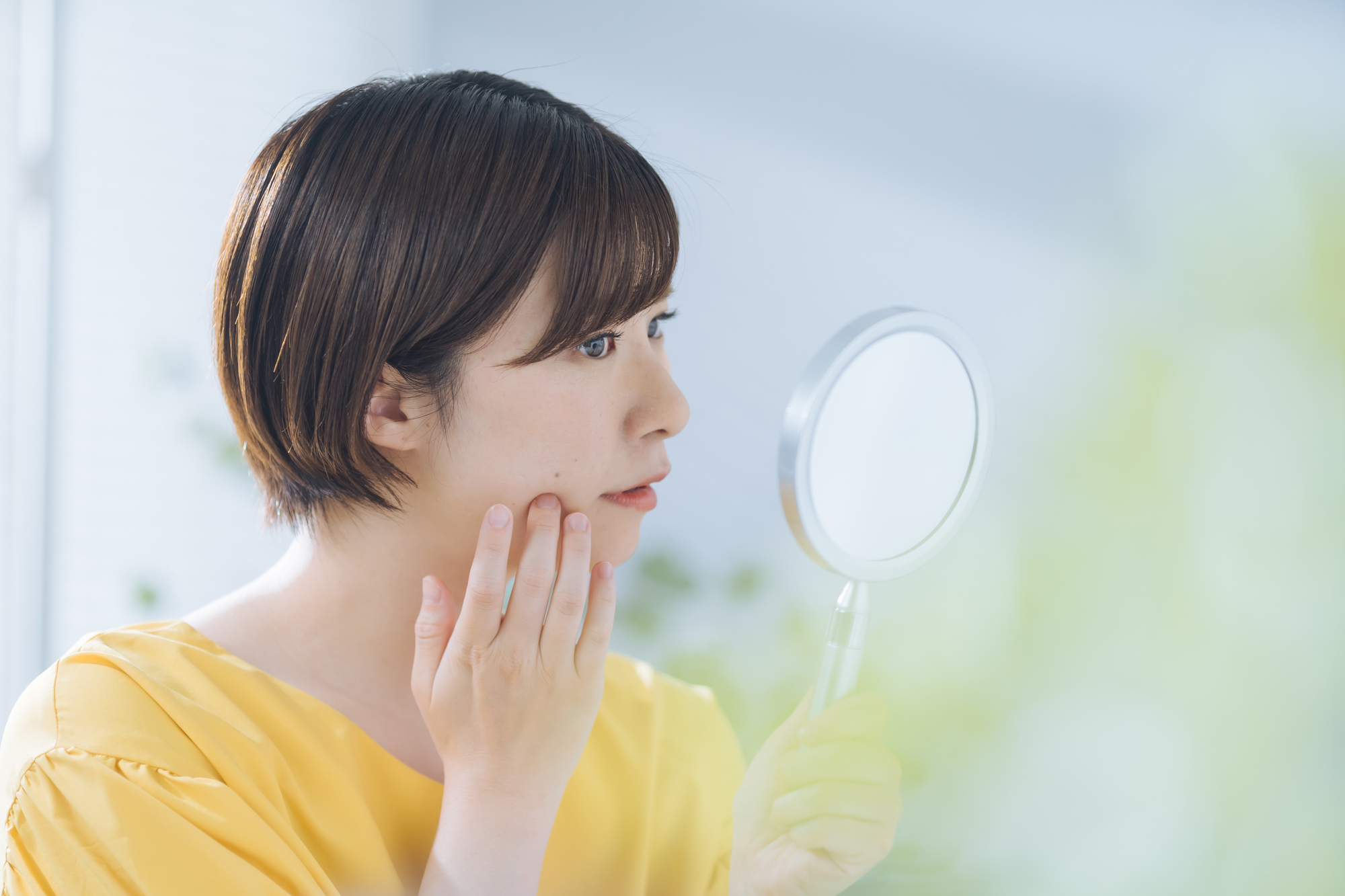 肌あれに悩む女性