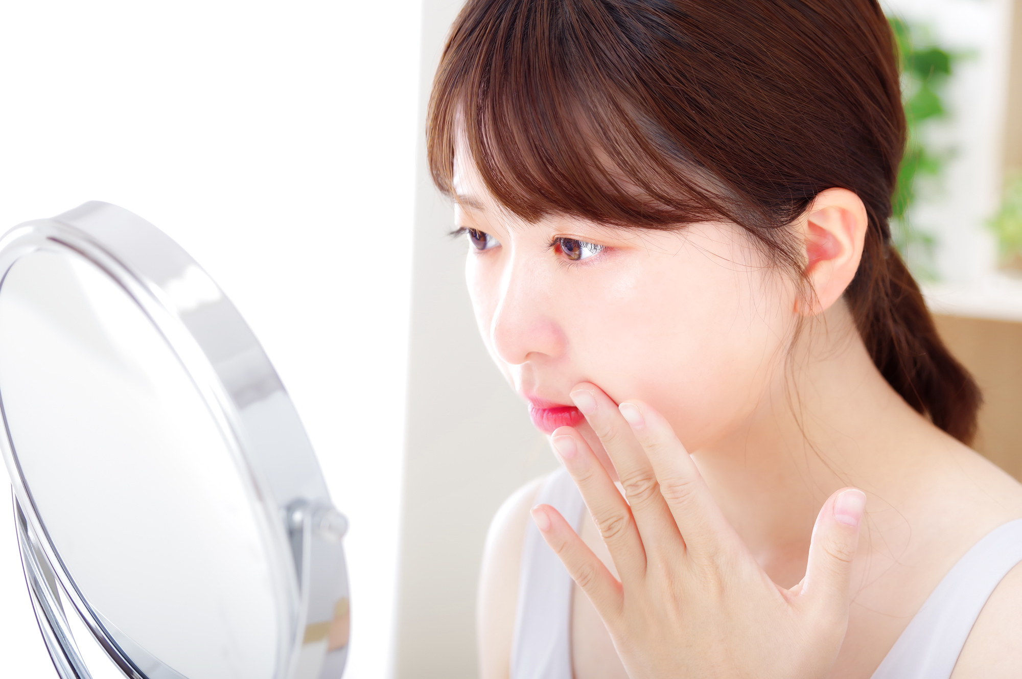 肌あれに悩む女性