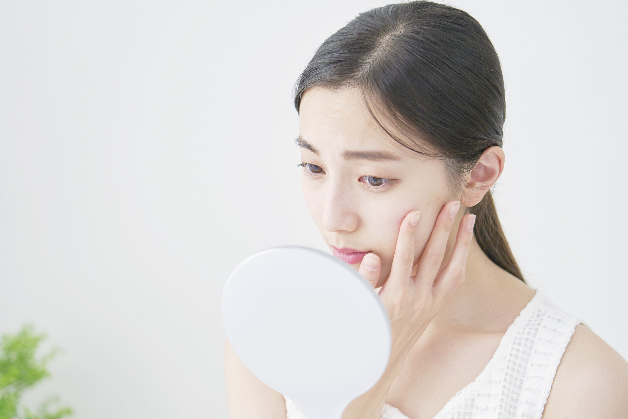 肌あれに悩む女性