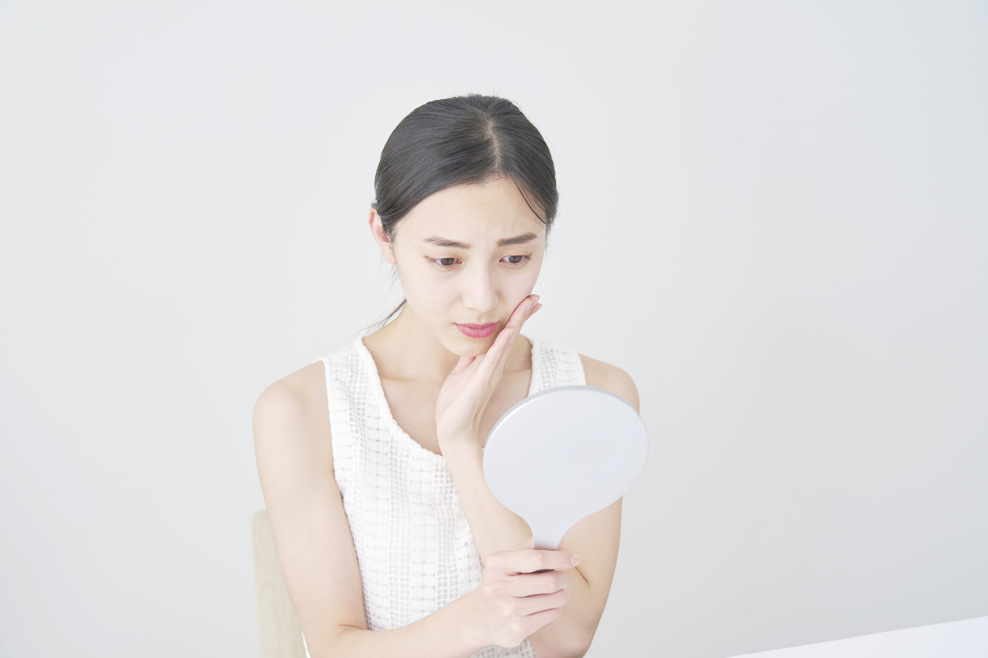 肌あれに悩む女性