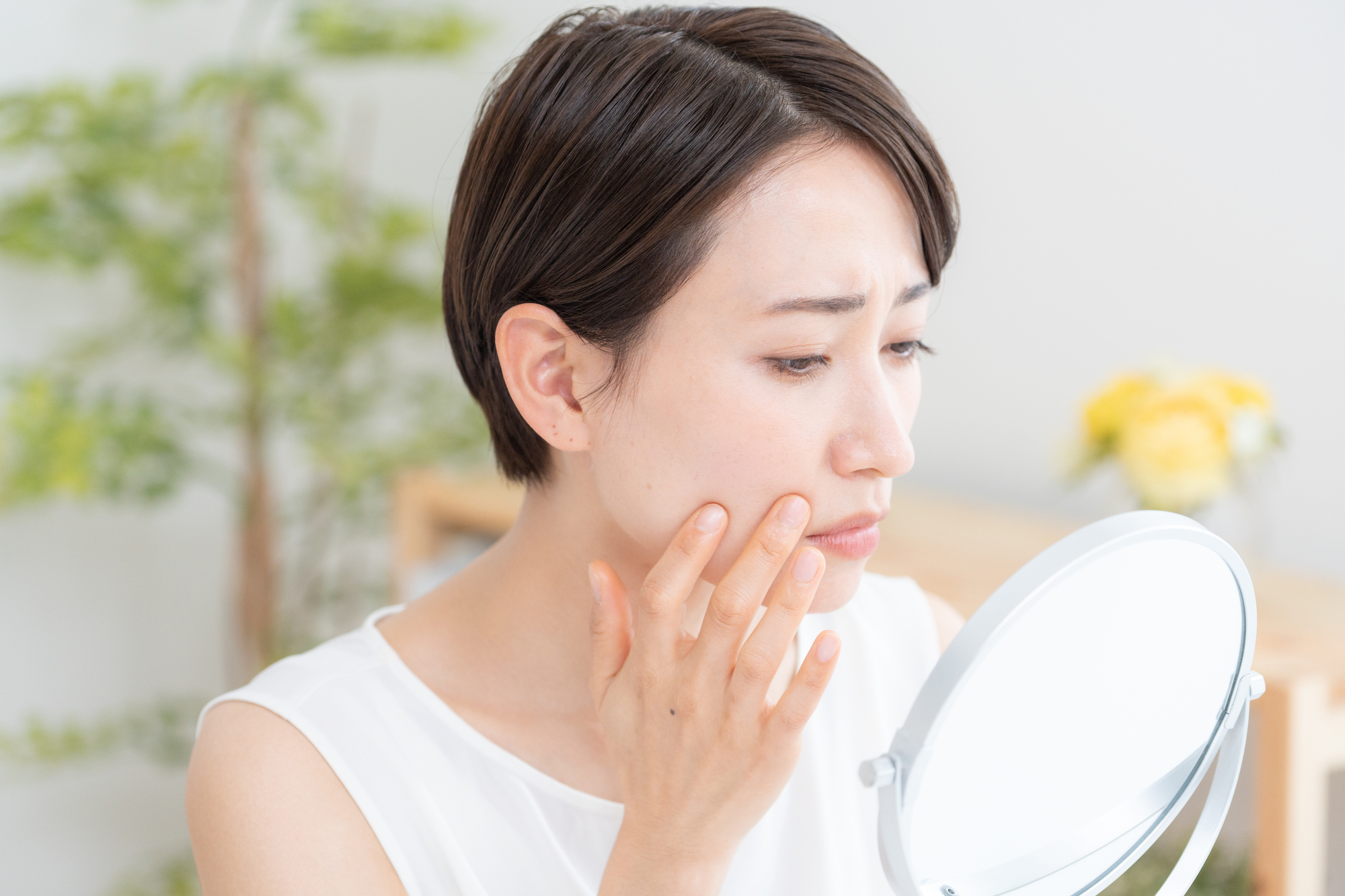 肌あれに悩む女性