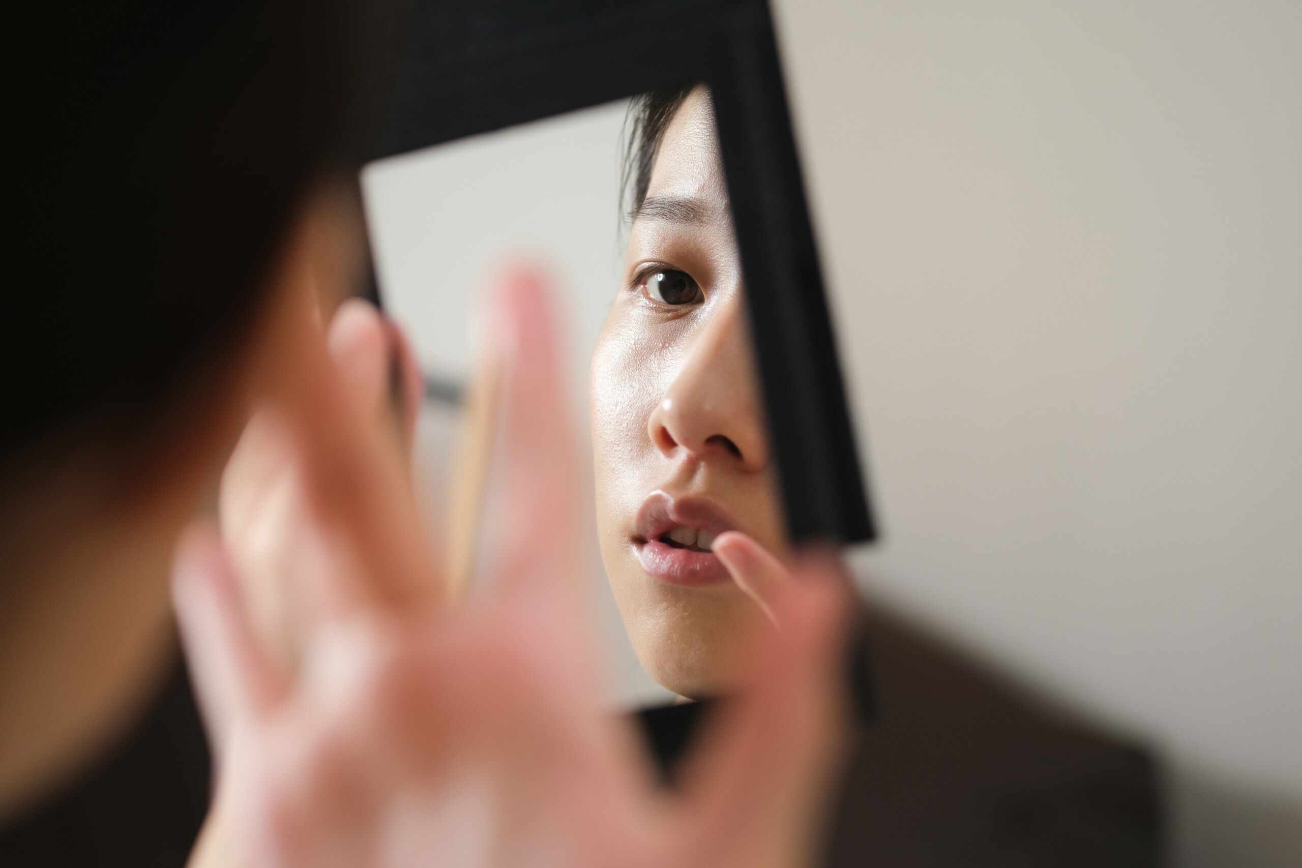 肌あれに悩む女性
