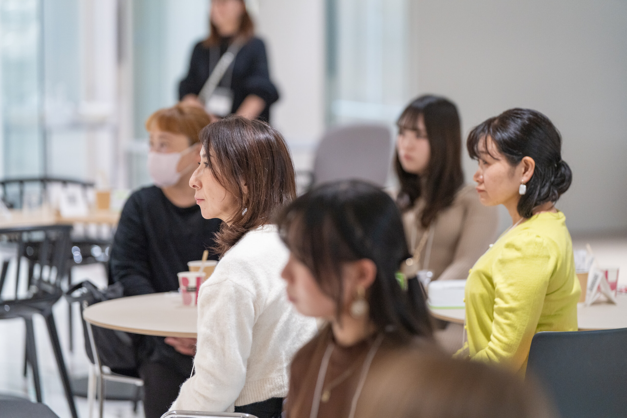 生トークを熱心に聞くお客様