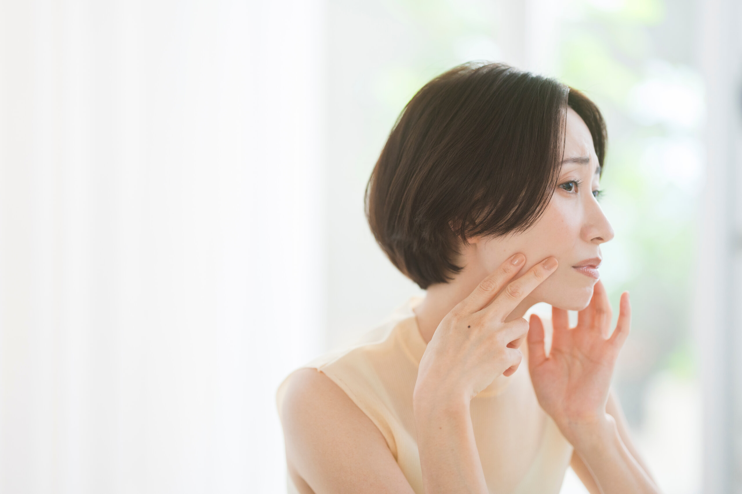 肌あれに悩む女性