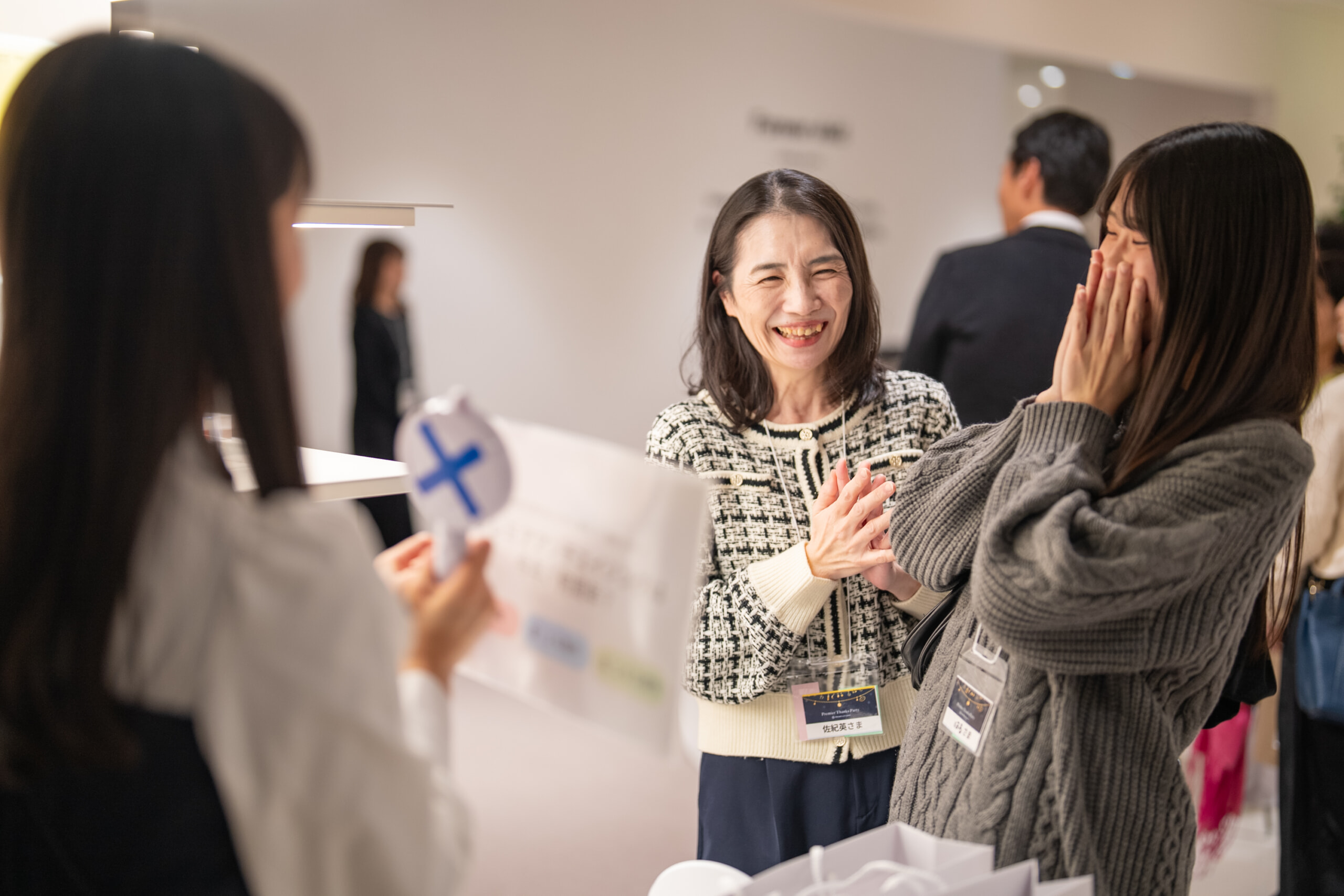 クイズに答えるお客様