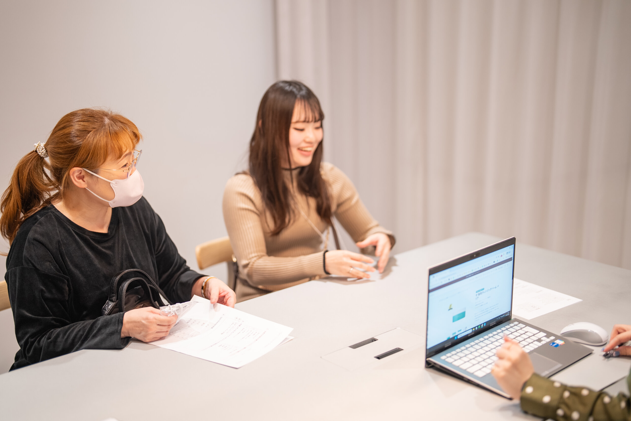 肌診断ブースでの受診風景